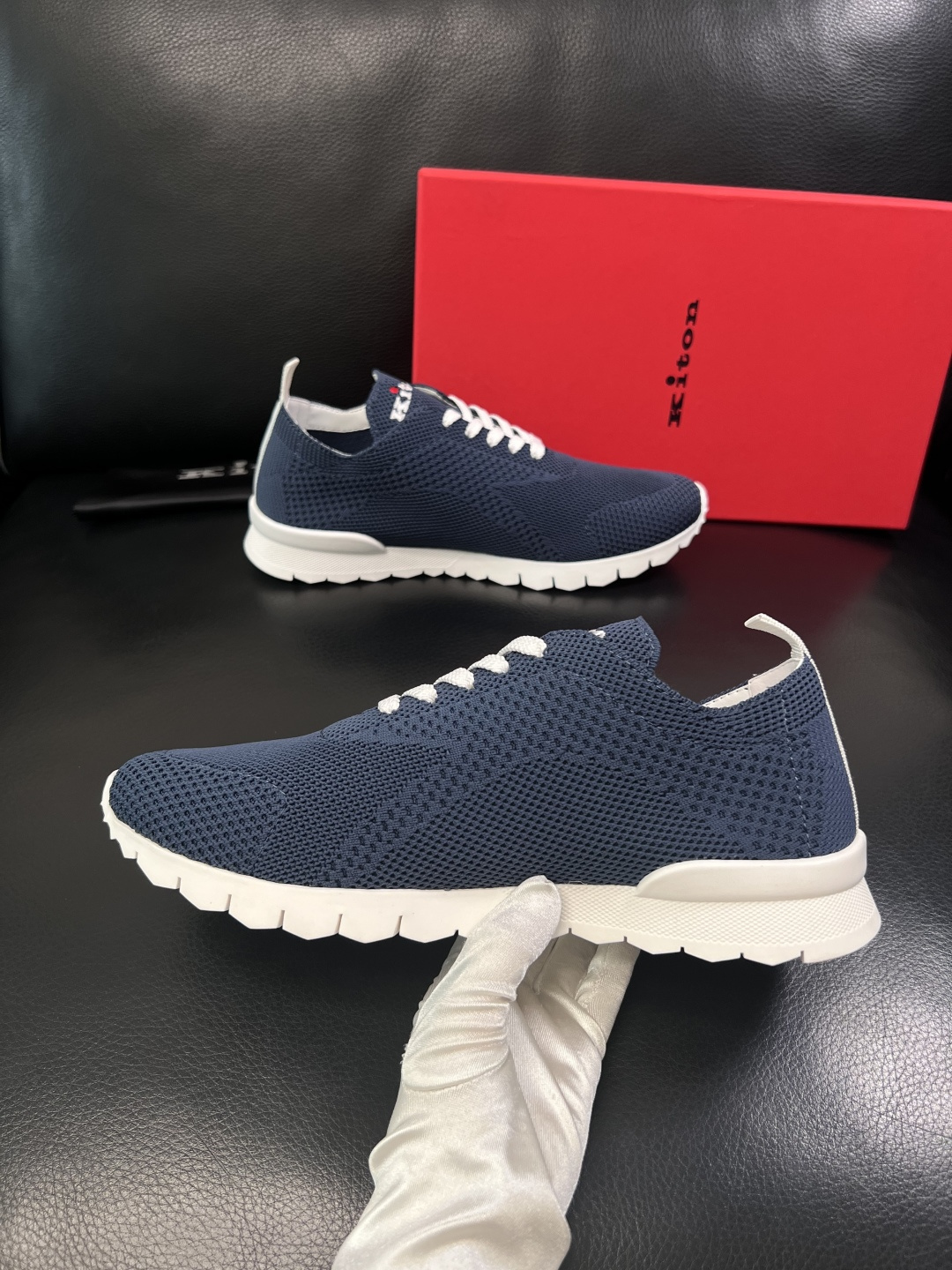 kiton  高品质   顶级工艺品  专柜新品同步，鞋面意大利进口飞织面料，进口水染牛皮内里垫，鞋底：