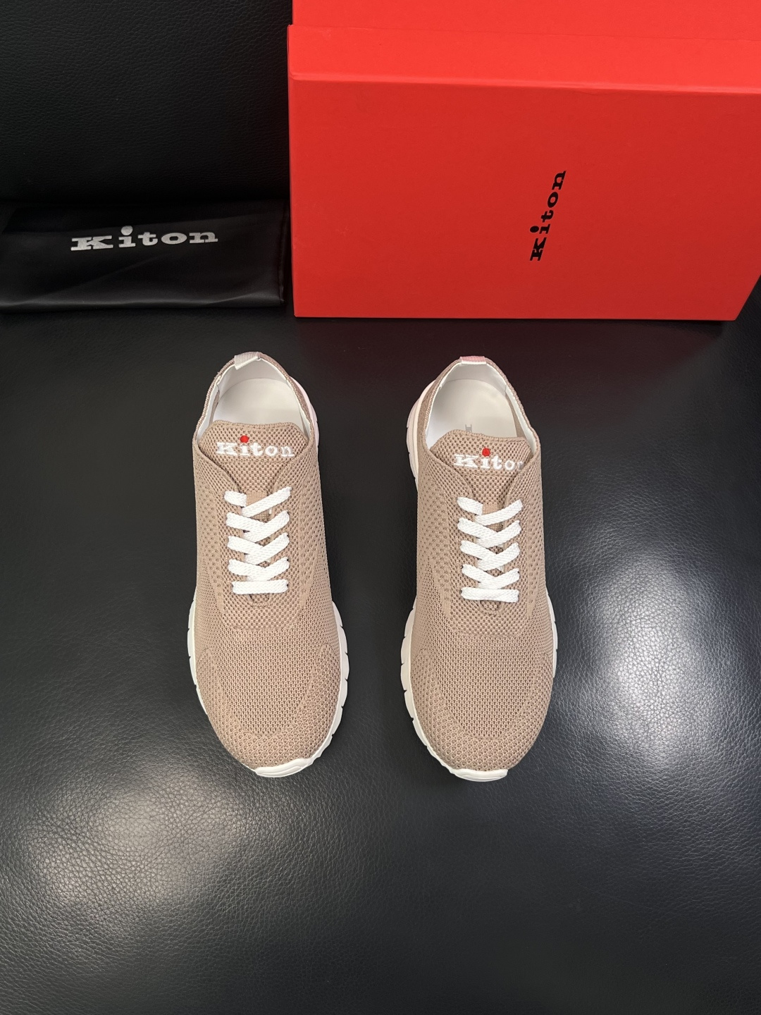 kiton  高品质   顶级工艺品  专柜新品同步，鞋面意大利进口飞织面料，进口水染牛皮内里垫，鞋底：