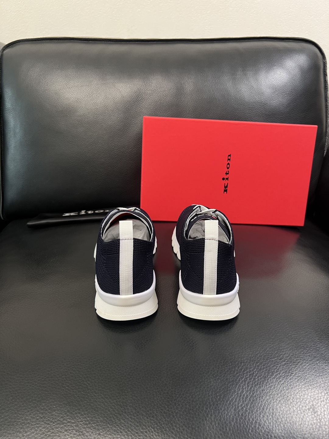 kiton  高品质   顶级工艺品  专柜新品同步，鞋面意大利进口飞织面料，进口水染牛皮内里垫，鞋底：