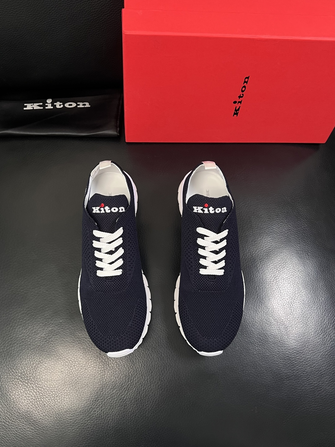 kiton  高品质   顶级工艺品  专柜新品同步，鞋面意大利进口飞织面料，进口水染牛皮内里垫，鞋底：
