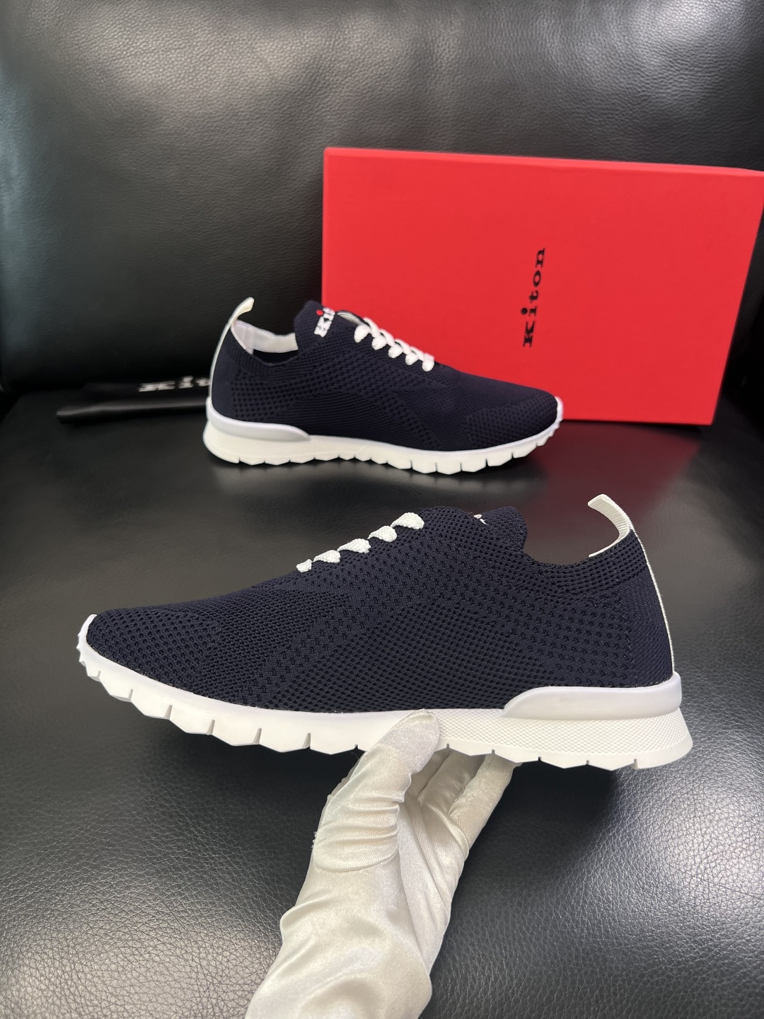 kiton  高品质   顶级工艺品  专柜新品同步，鞋面意大利进口飞织面料，进口水染牛皮内里垫，鞋底：