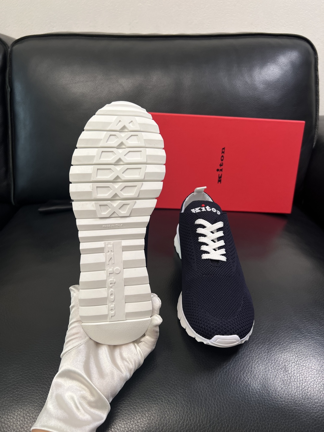kiton  高品质   顶级工艺品  专柜新品同步，鞋面意大利进口飞织面料，进口水染牛皮内里垫，鞋底：