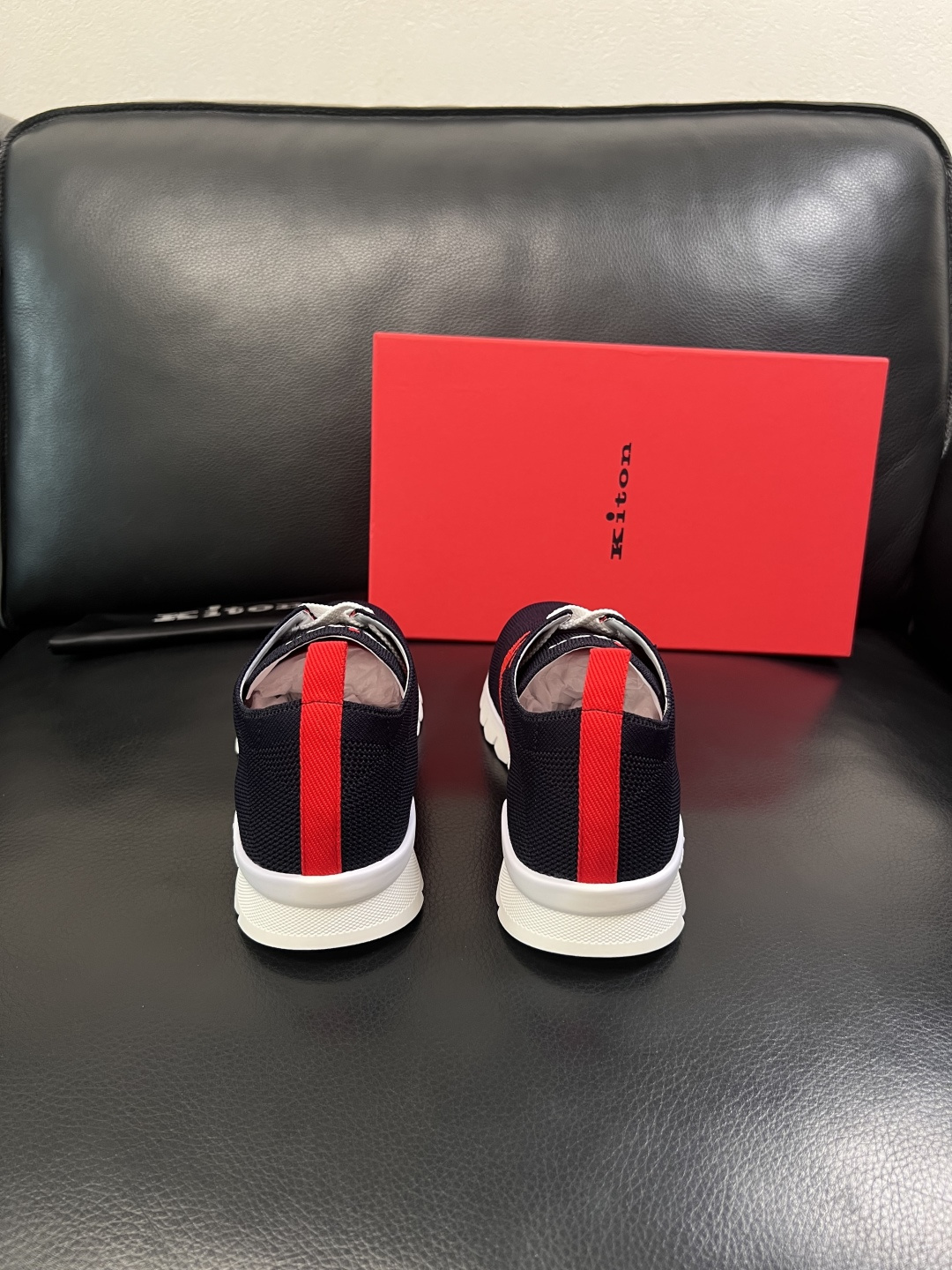 kiton  高品质   顶级工艺品  专柜新品同步，鞋面意大利进口飞织面料，进口水染牛皮内里垫，鞋底：