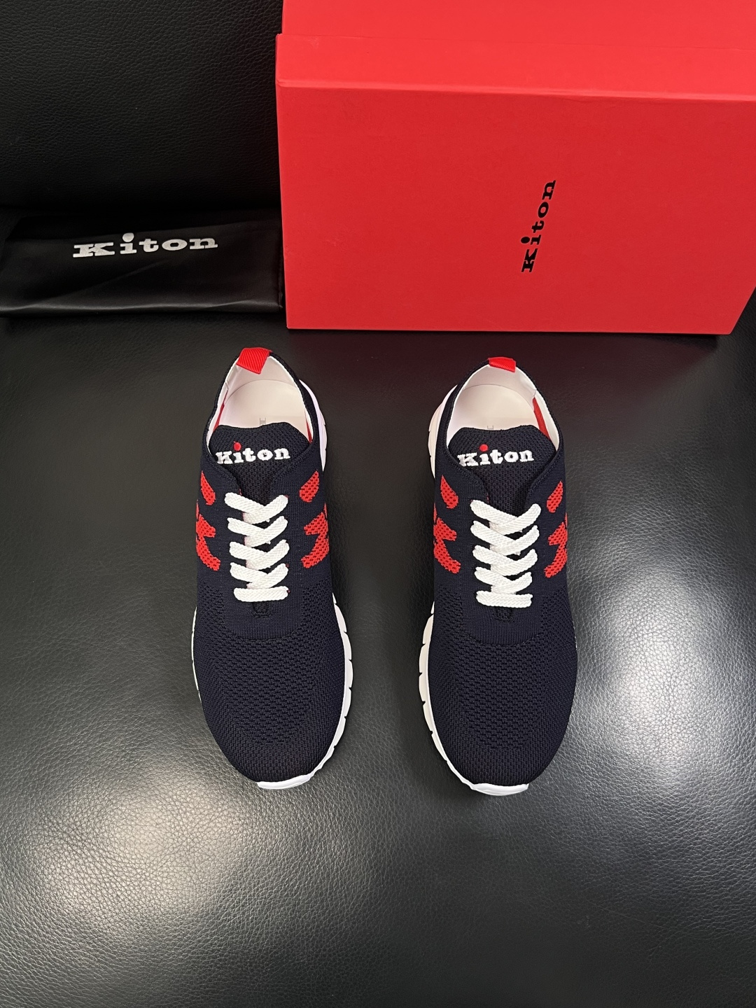 kiton  高品质   顶级工艺品  专柜新品同步，鞋面意大利进口飞织面料，进口水染牛皮内里垫，鞋底：