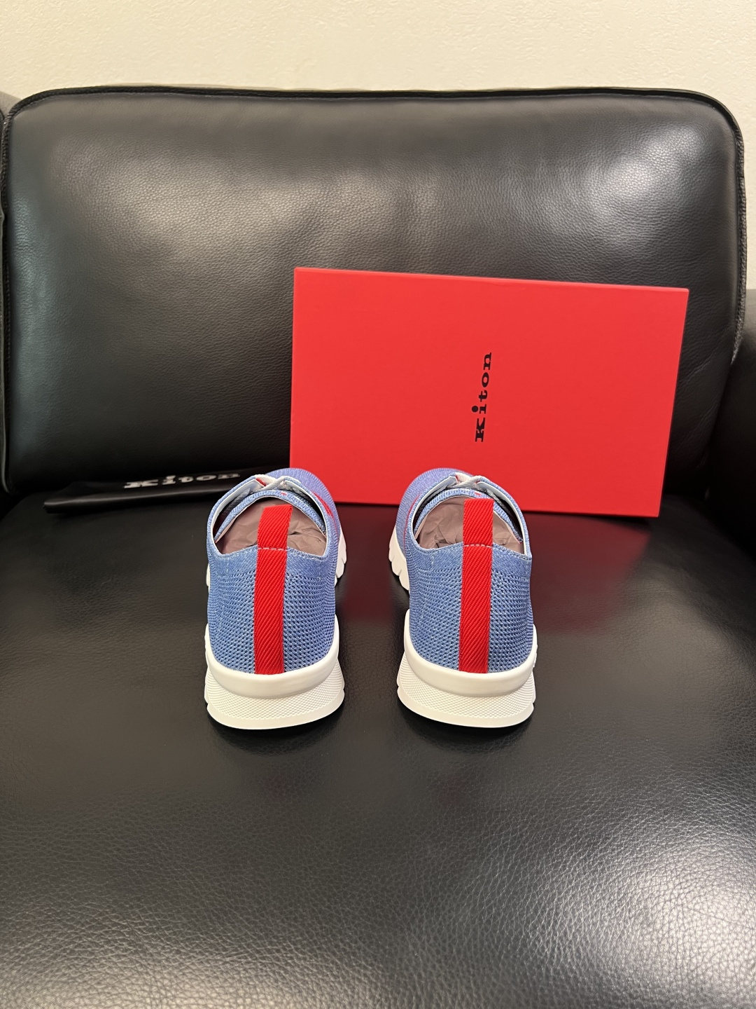 kiton  高品质   顶级工艺品  专柜新品同步，鞋面意大利进口飞织面料，进口水染牛皮内里垫，鞋底：