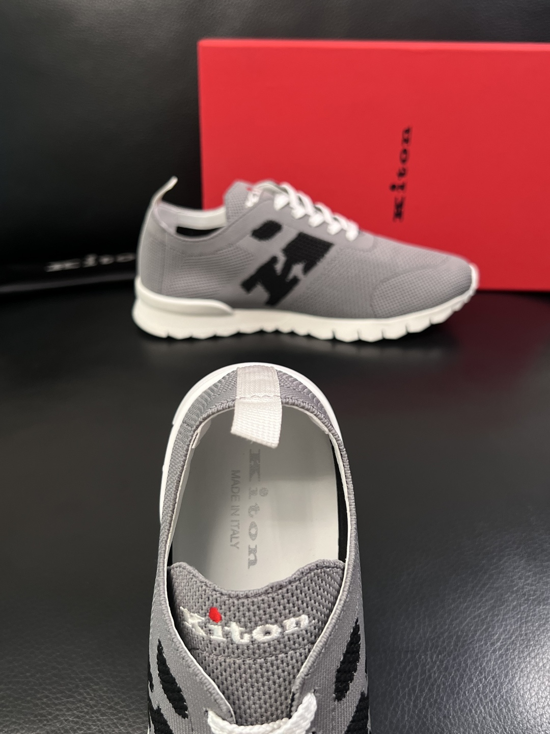kiton  高品质   顶级工艺品  专柜新品同步，鞋面意大利进口飞织面料，进口水染牛皮内里垫，鞋底：