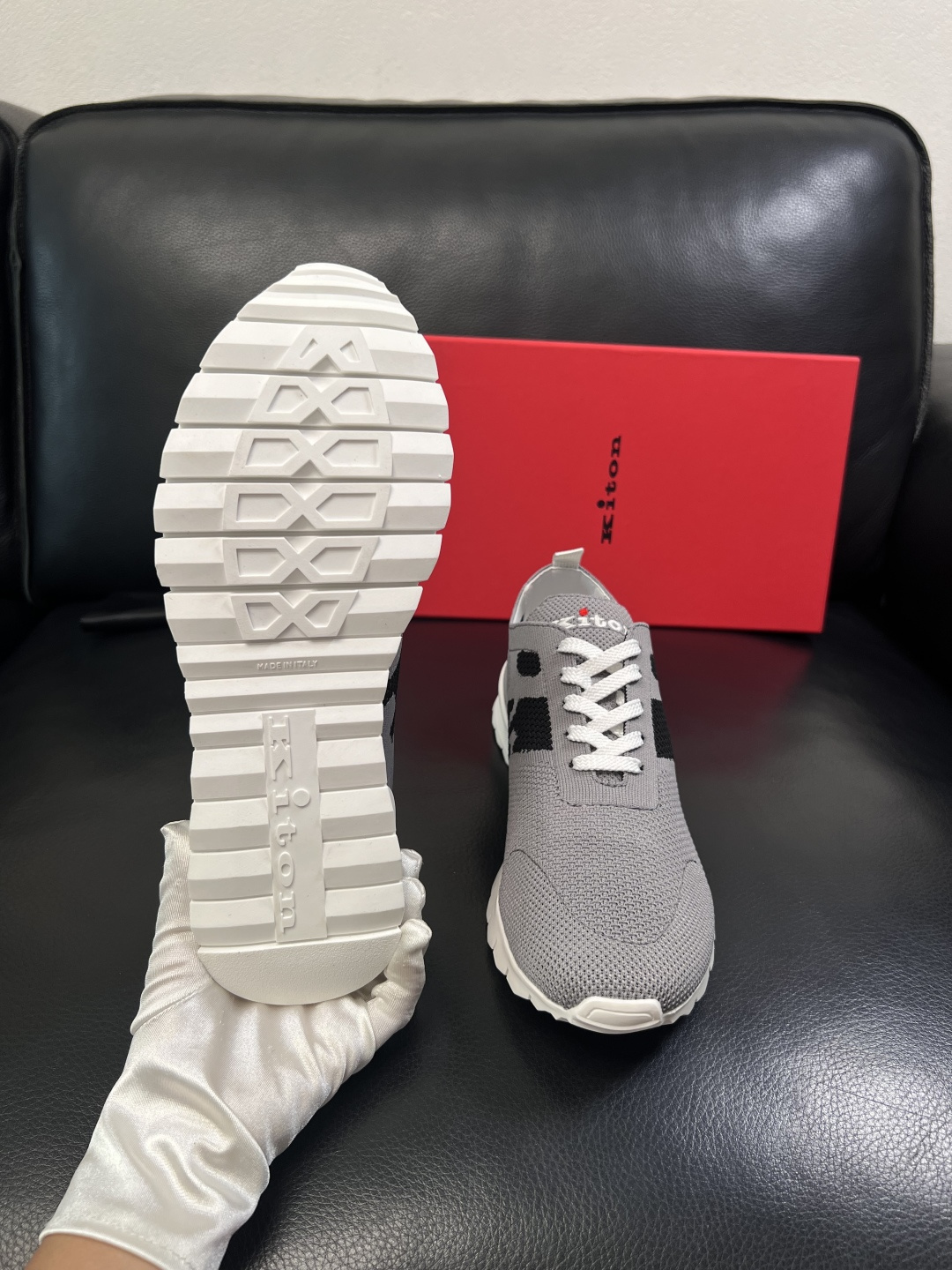 kiton  高品质   顶级工艺品  专柜新品同步，鞋面意大利进口飞织面料，进口水染牛皮内里垫，鞋底：