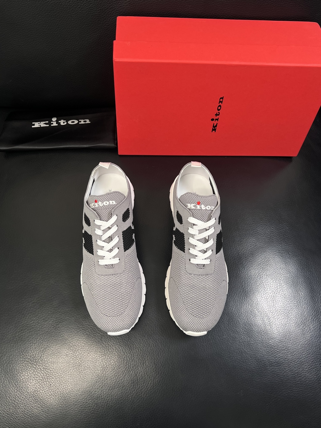 kiton  高品质   顶级工艺品  专柜新品同步，鞋面意大利进口飞织面料，进口水染牛皮内里垫，鞋底：