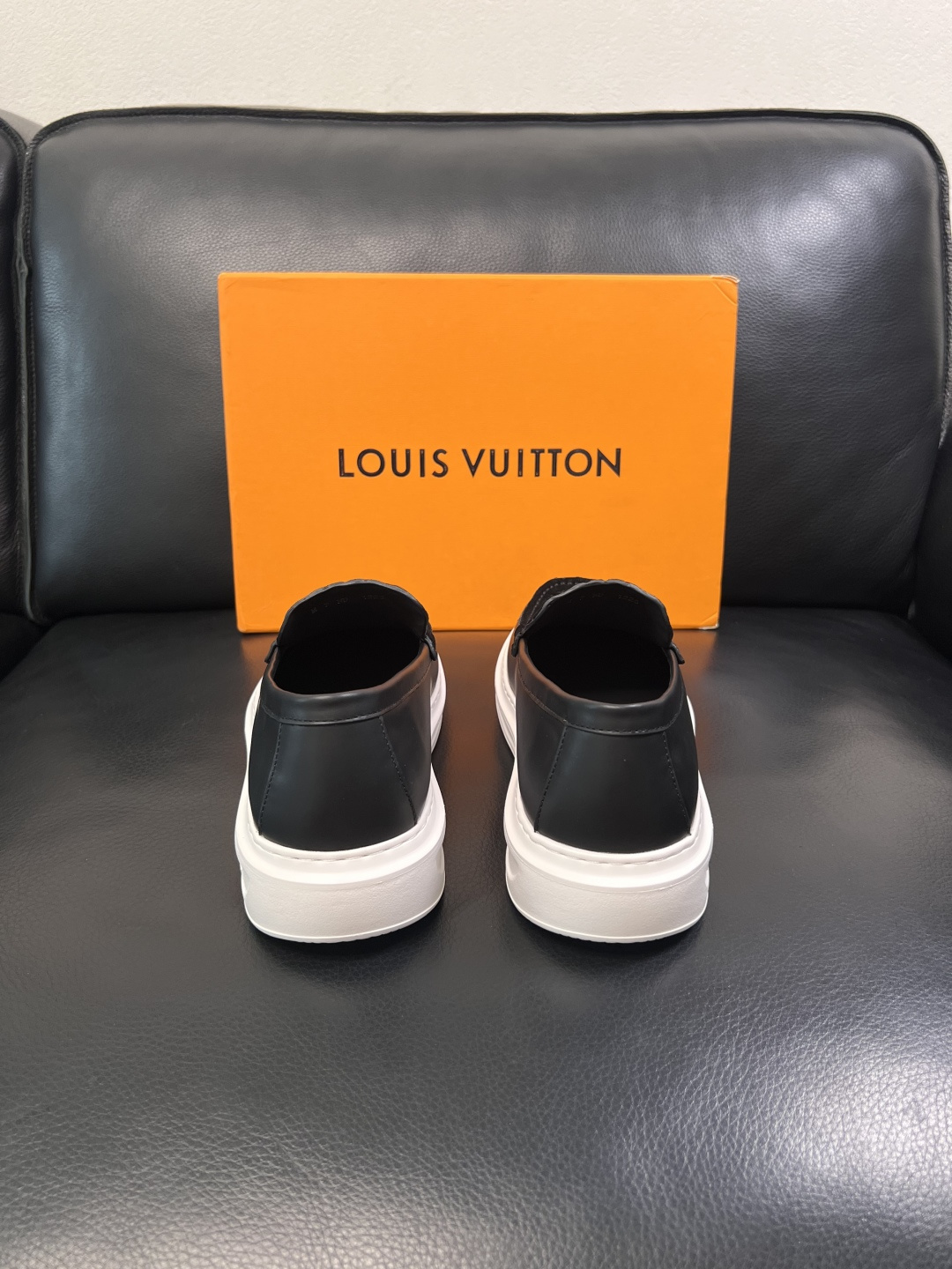 Lv  高品质  顶级工艺品  路易威登，运动板鞋专柜同步，鞋面意大利进口，高品质拼接缤纷色彩复杂工艺品