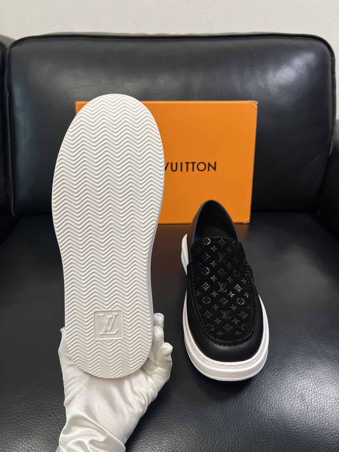 Lv  高品质  顶级工艺品  路易威登，运动板鞋专柜同步，鞋面意大利进口，高品质拼接缤纷色彩复杂工艺品