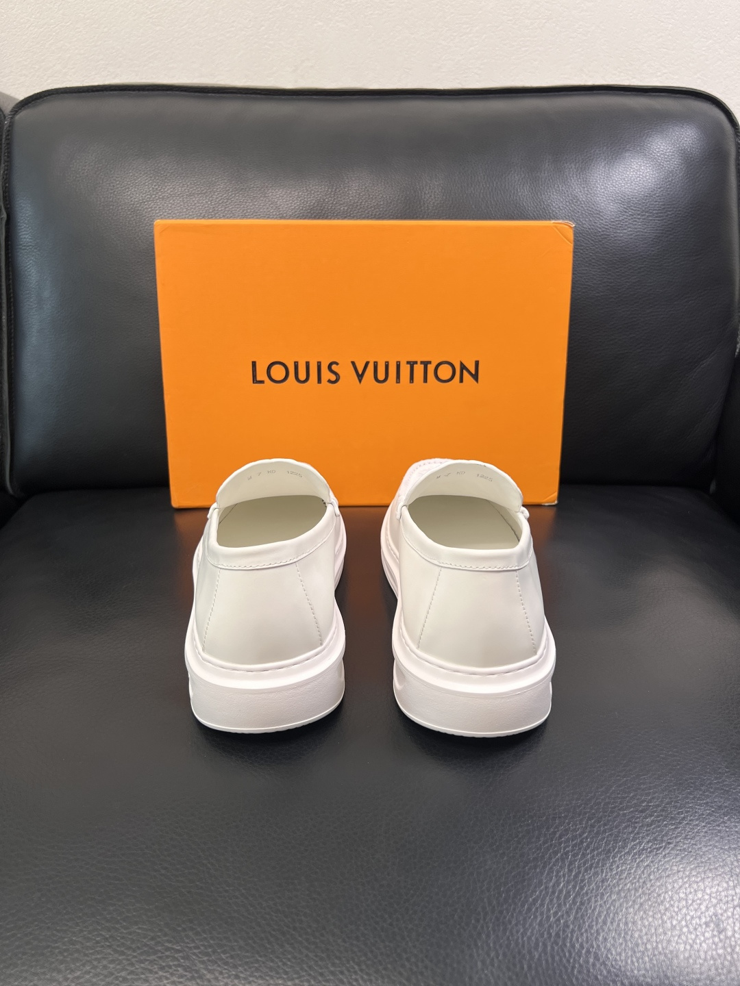 Lv  高品质  顶级工艺品  路易威登，运动板鞋专柜同步，鞋面意大利进口，高品质拼接缤纷色彩复杂工艺品