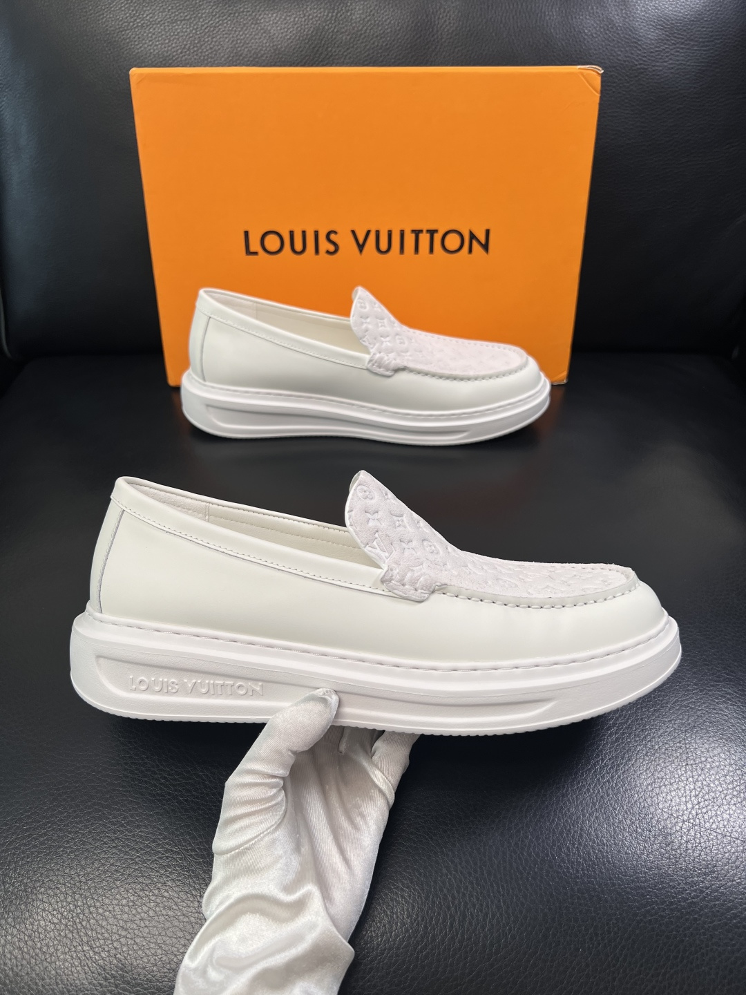 Lv  高品质  顶级工艺品  路易威登，运动板鞋专柜同步，鞋面意大利进口，高品质拼接缤纷色彩复杂工艺品