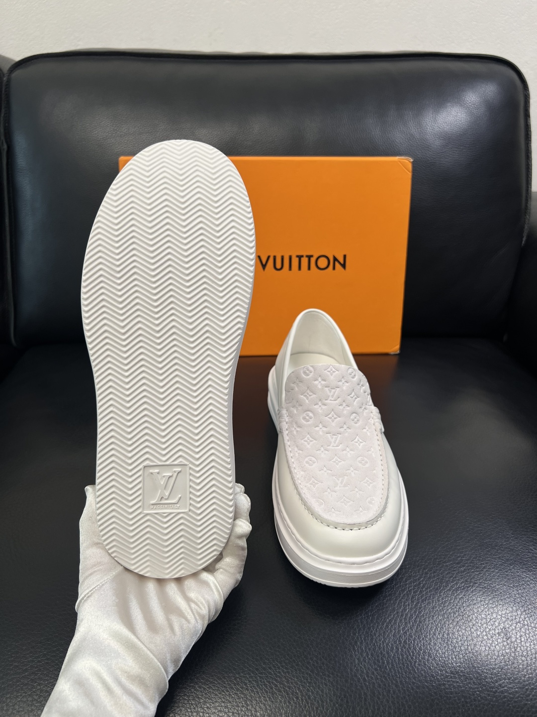 Lv  高品质  顶级工艺品  路易威登，运动板鞋专柜同步，鞋面意大利进口，高品质拼接缤纷色彩复杂工艺品