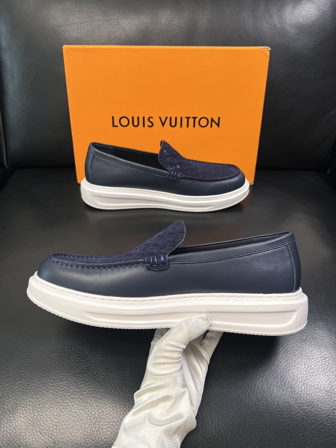 Lv  高品质  顶级工艺品  路易威登，运动板鞋专柜同步，鞋面意大利进口，高品质拼接缤纷色彩复杂工艺品