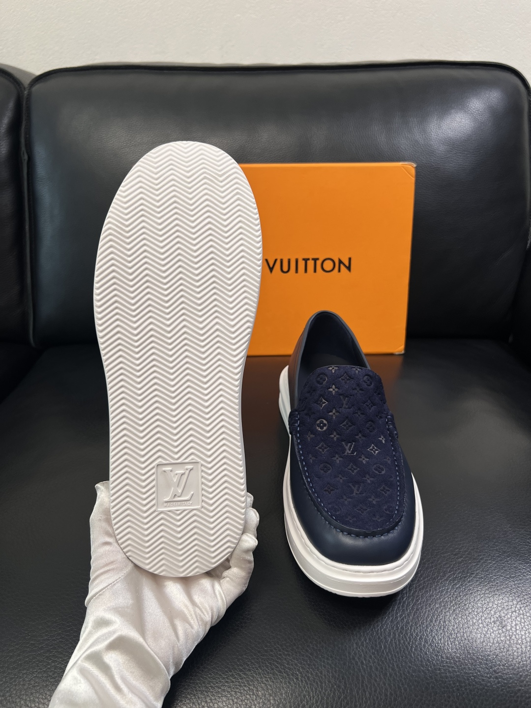 Lv  高品质  顶级工艺品  路易威登，运动板鞋专柜同步，鞋面意大利进口，高品质拼接缤纷色彩复杂工艺品