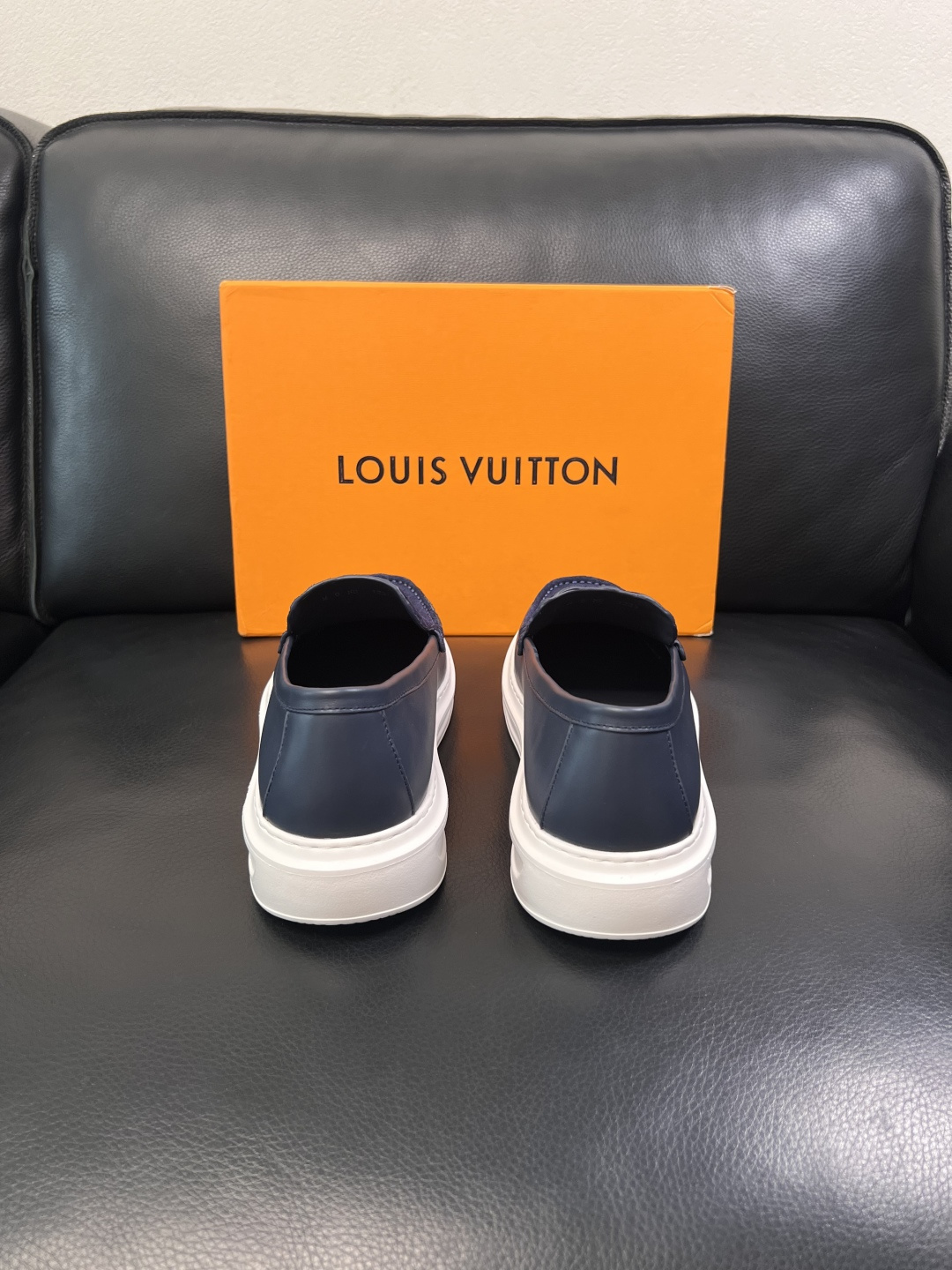 Lv  高品质  顶级工艺品  路易威登，运动板鞋专柜同步，鞋面意大利进口，高品质拼接缤纷色彩复杂工艺品