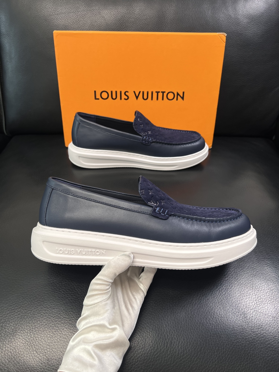Lv  高品质  顶级工艺品  路易威登，运动板鞋专柜同步，鞋面意大利进口，高品质拼接缤纷色彩复杂工艺品