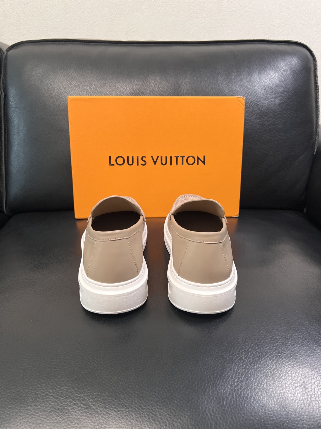Lv  高品质  顶级工艺品  路易威登，运动板鞋专柜同步，鞋面意大利进口，高品质拼接缤纷色彩复杂工艺品