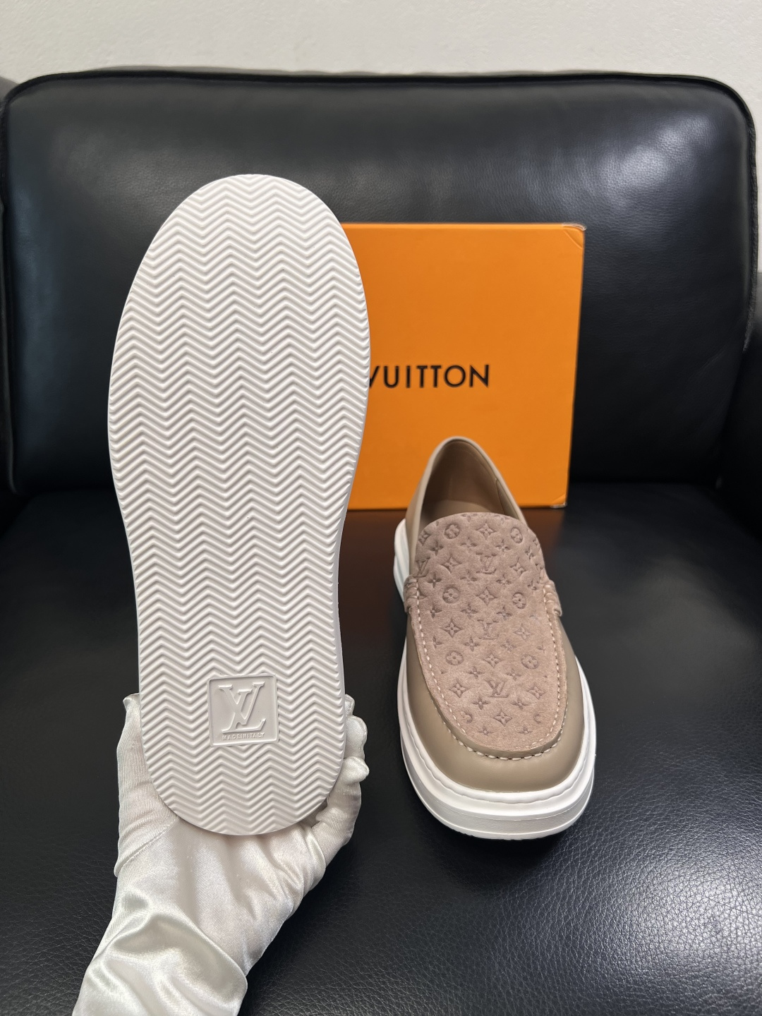 Lv  高品质  顶级工艺品  路易威登，运动板鞋专柜同步，鞋面意大利进口，高品质拼接缤纷色彩复杂工艺品