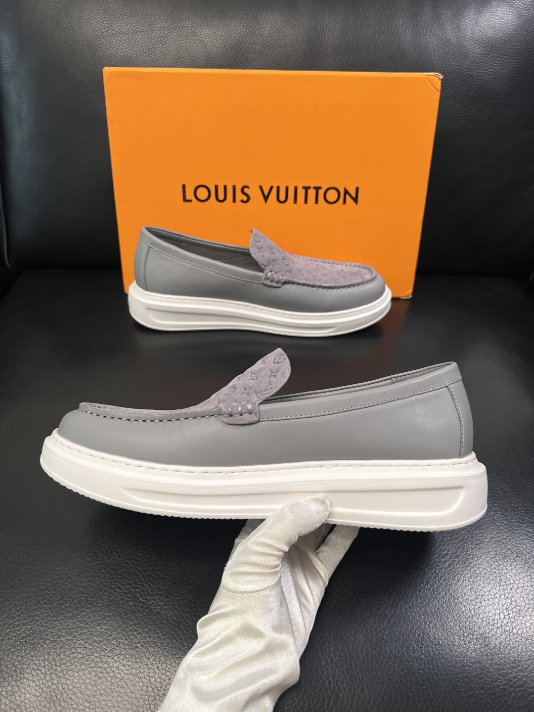 Lv  高品质  顶级工艺品  路易威登，运动板鞋专柜同步，鞋面意大利进口，高品质拼接缤纷色彩复杂工艺品