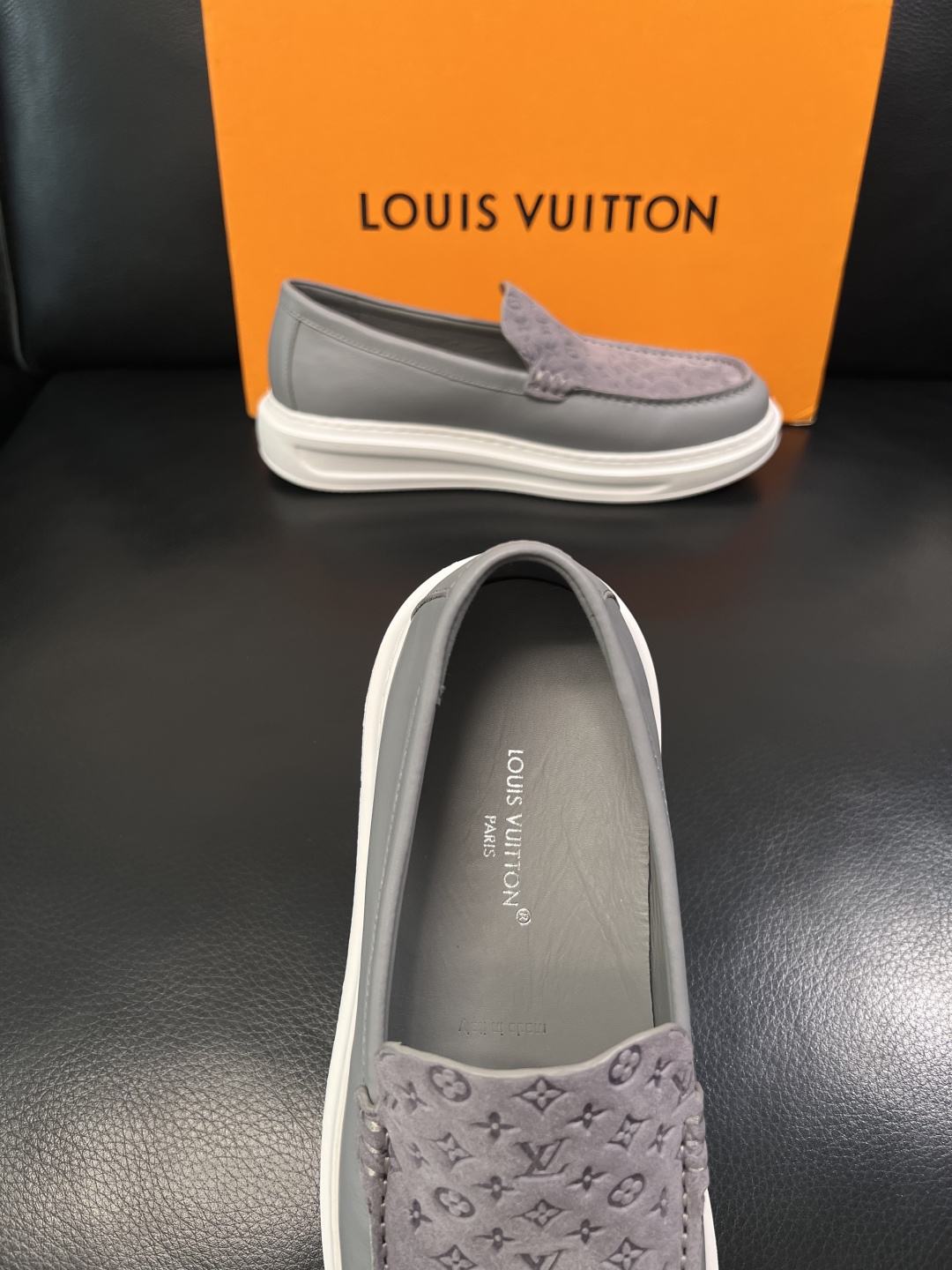Lv  高品质  顶级工艺品  路易威登，运动板鞋专柜同步，鞋面意大利进口，高品质拼接缤纷色彩复杂工艺品