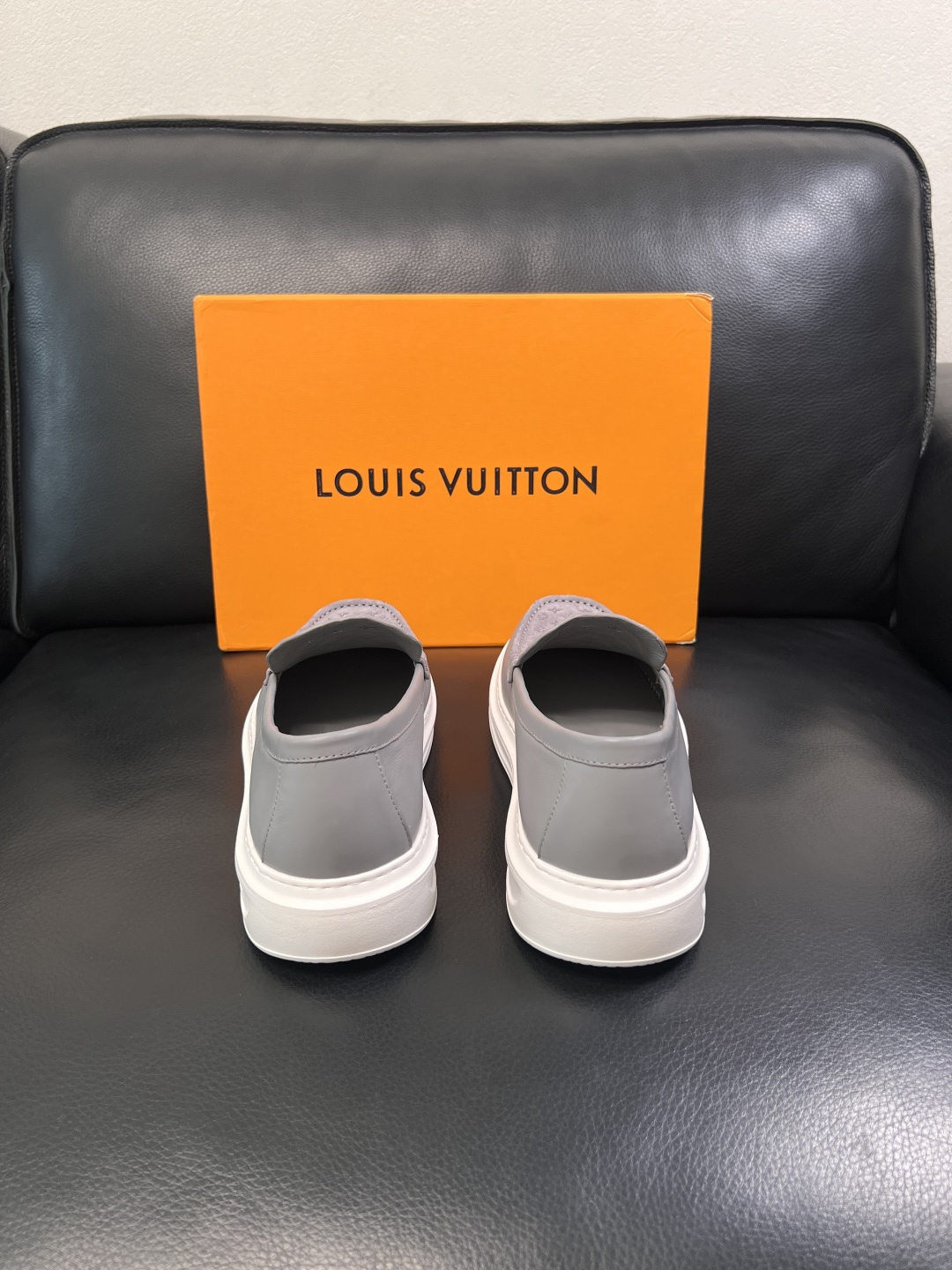Lv  高品质  顶级工艺品  路易威登，运动板鞋专柜同步，鞋面意大利进口，高品质拼接缤纷色彩复杂工艺品