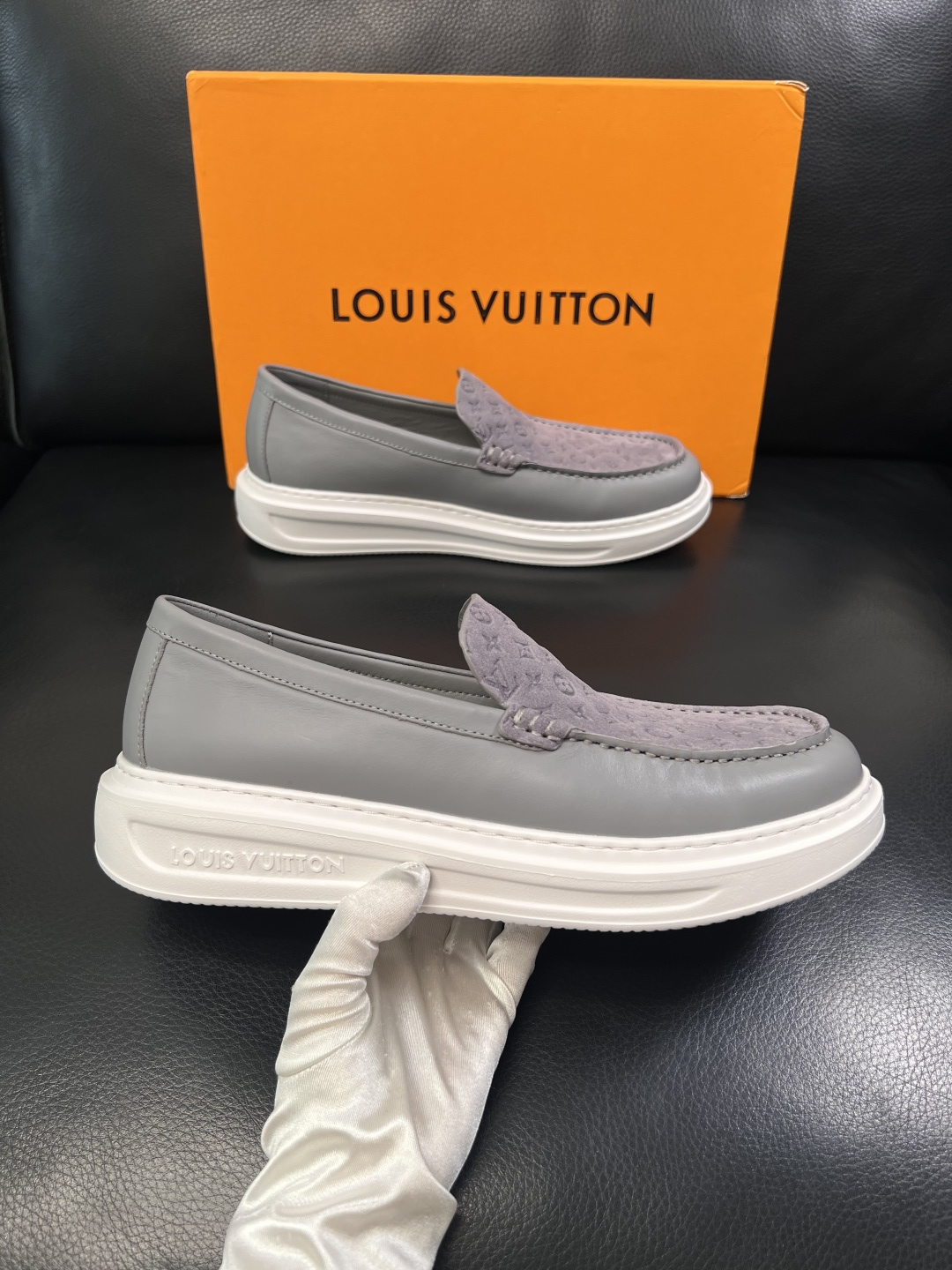 Lv  高品质  顶级工艺品  路易威登，运动板鞋专柜同步，鞋面意大利进口，高品质拼接缤纷色彩复杂工艺品
