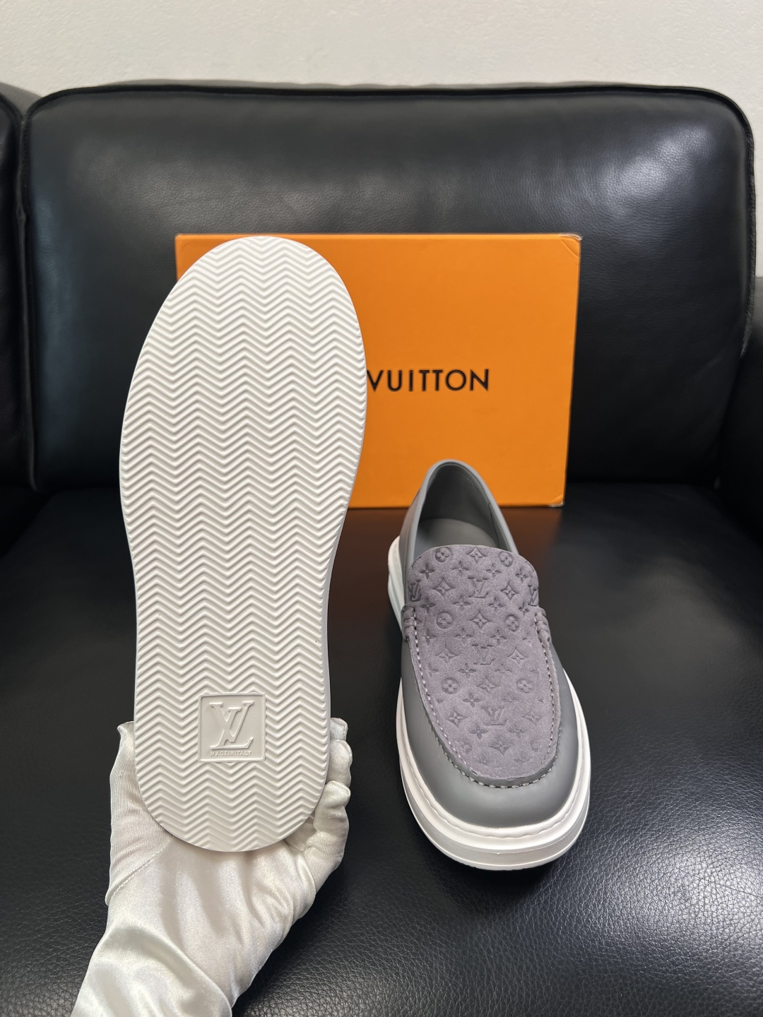 Lv  高品质  顶级工艺品  路易威登，运动板鞋专柜同步，鞋面意大利进口，高品质拼接缤纷色彩复杂工艺品
