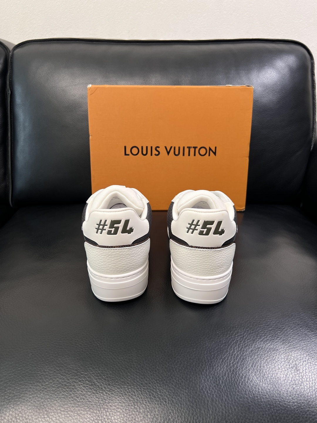 Lv  高品质  顶级工艺品  路易威登，运动板鞋专柜同步，鞋面意大利进口，高品质拼接缤纷色彩复杂工艺品