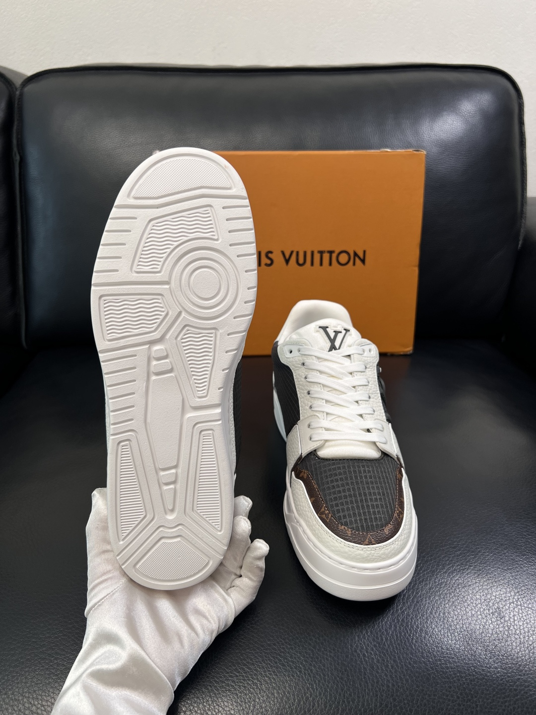 Lv  高品质  顶级工艺品  路易威登，运动板鞋专柜同步，鞋面意大利进口，高品质拼接缤纷色彩复杂工艺品