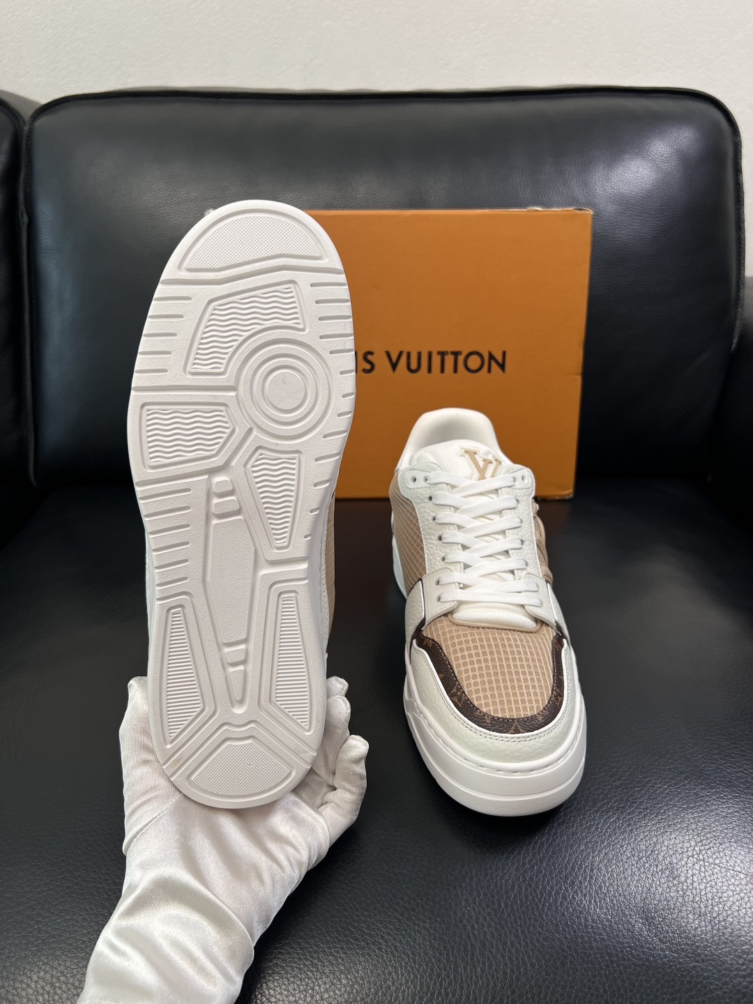 Lv  高品质  顶级工艺品  路易威登，运动板鞋专柜同步，鞋面意大利进口，高品质拼接缤纷色彩复杂工艺品