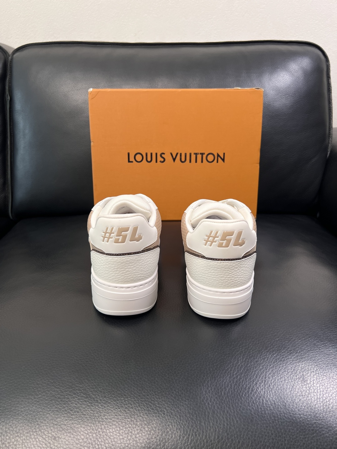 Lv  高品质  顶级工艺品  路易威登，运动板鞋专柜同步，鞋面意大利进口，高品质拼接缤纷色彩复杂工艺品