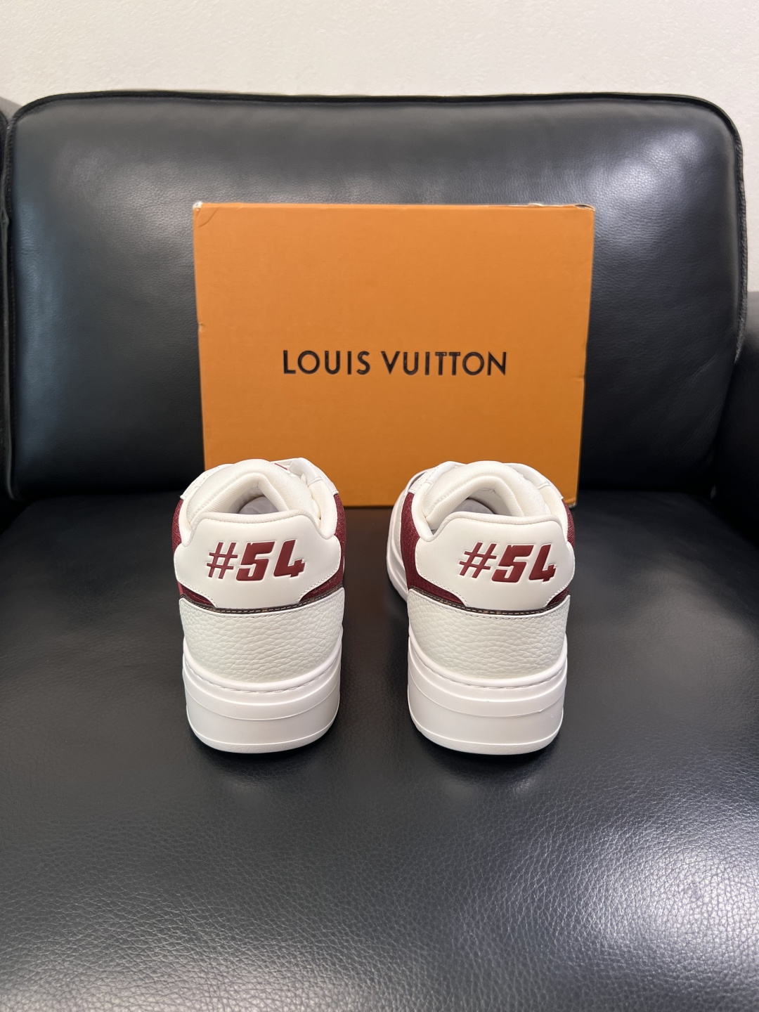 Lv  高品质  顶级工艺品  路易威登，运动板鞋专柜同步，鞋面意大利进口，高品质拼接缤纷色彩复杂工艺品