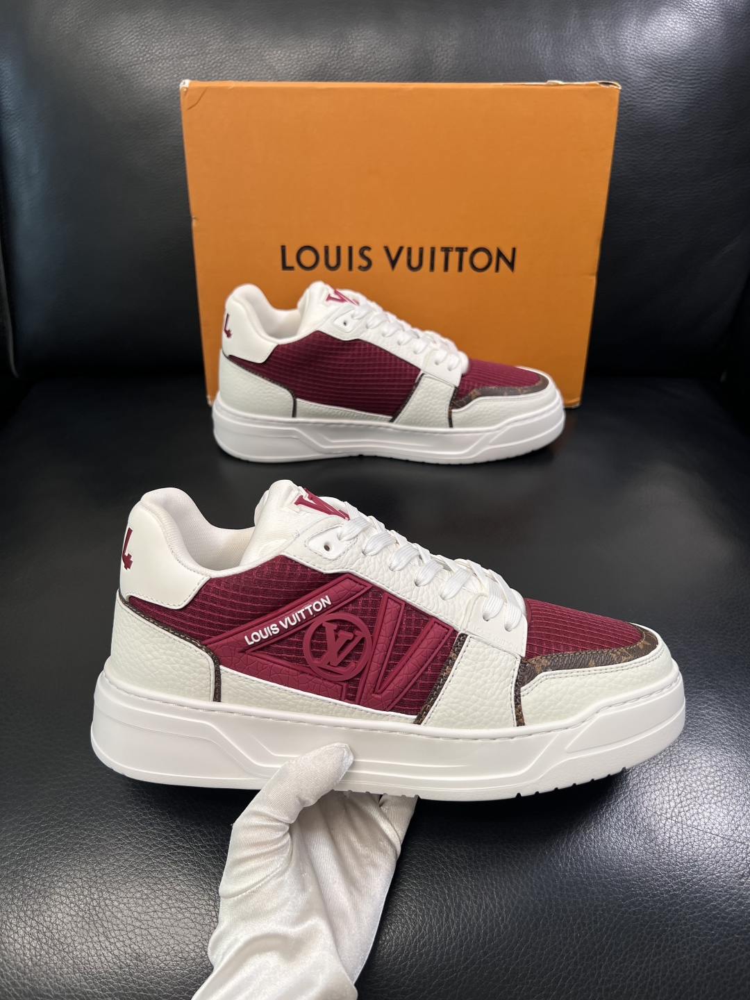 Lv  高品质  顶级工艺品  路易威登，运动板鞋专柜同步，鞋面意大利进口，高品质拼接缤纷色彩复杂工艺品