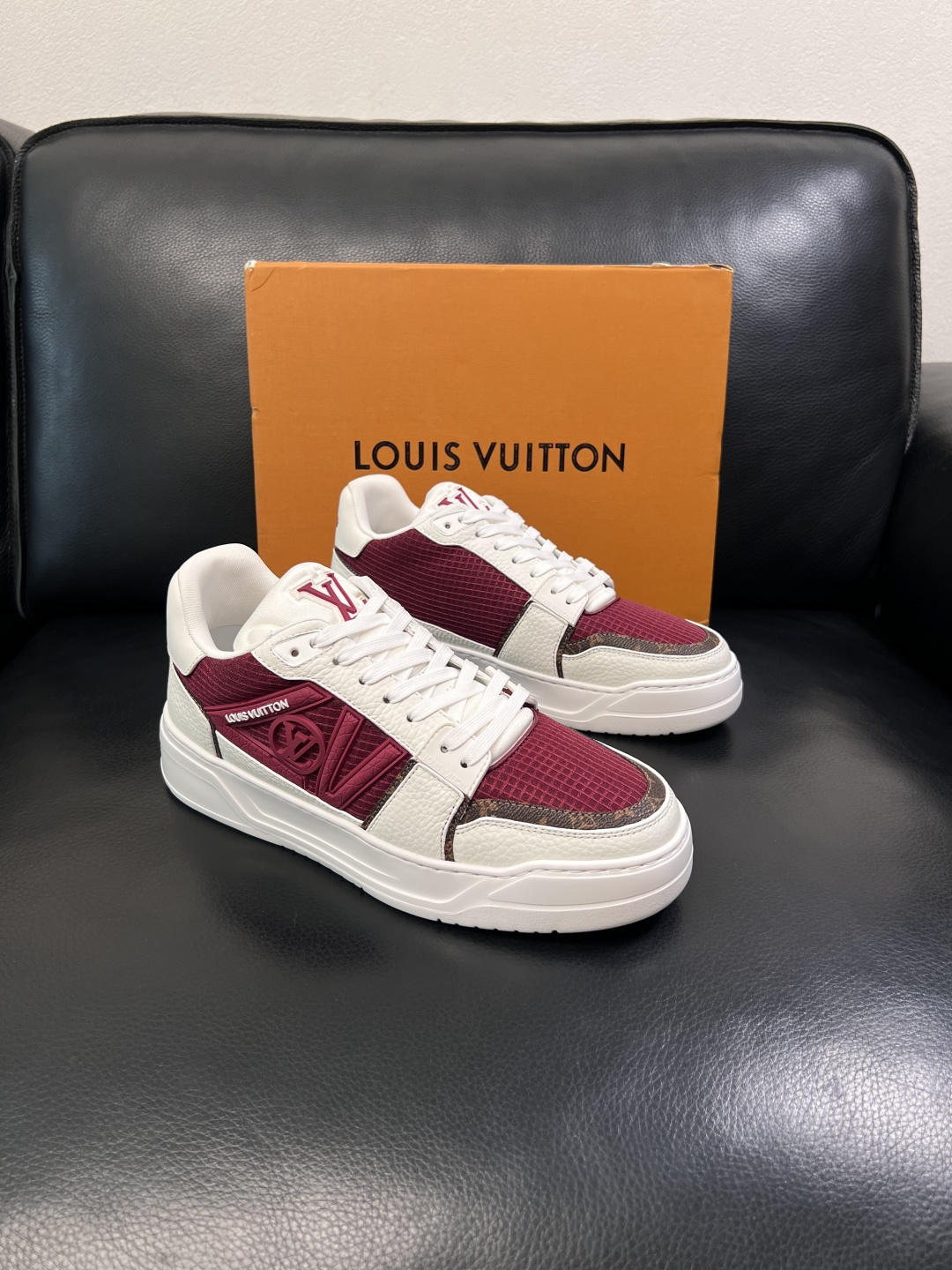 Lv  高品质  顶级工艺品  路易威登，运动板鞋专柜同步，鞋面意大利进口，高品质拼接缤纷色彩复杂工艺品