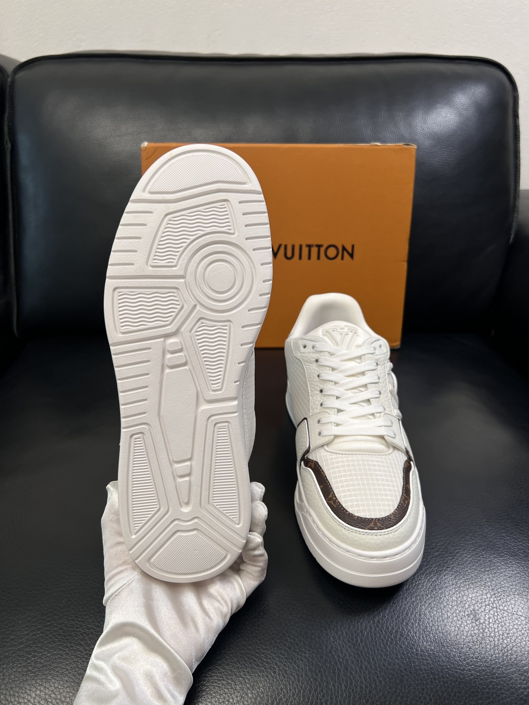 Lv  高品质  顶级工艺品  路易威登，运动板鞋专柜同步，鞋面意大利进口，高品质拼接缤纷色彩复杂工艺品