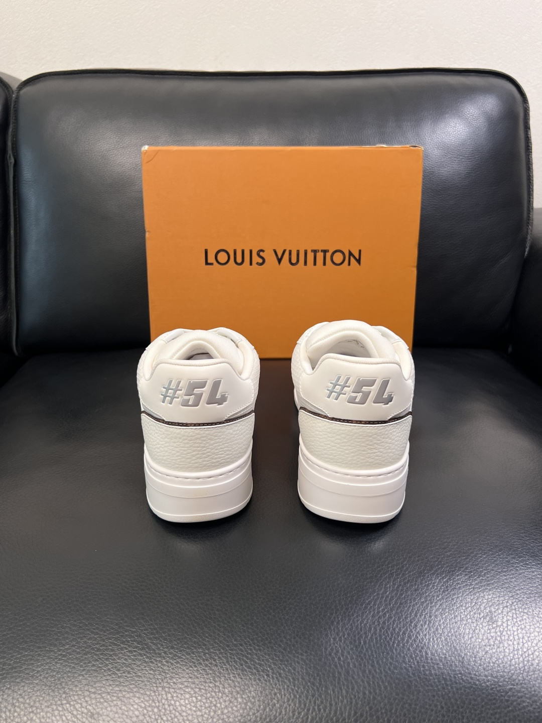 Lv  高品质  顶级工艺品  路易威登，运动板鞋专柜同步，鞋面意大利进口，高品质拼接缤纷色彩复杂工艺品