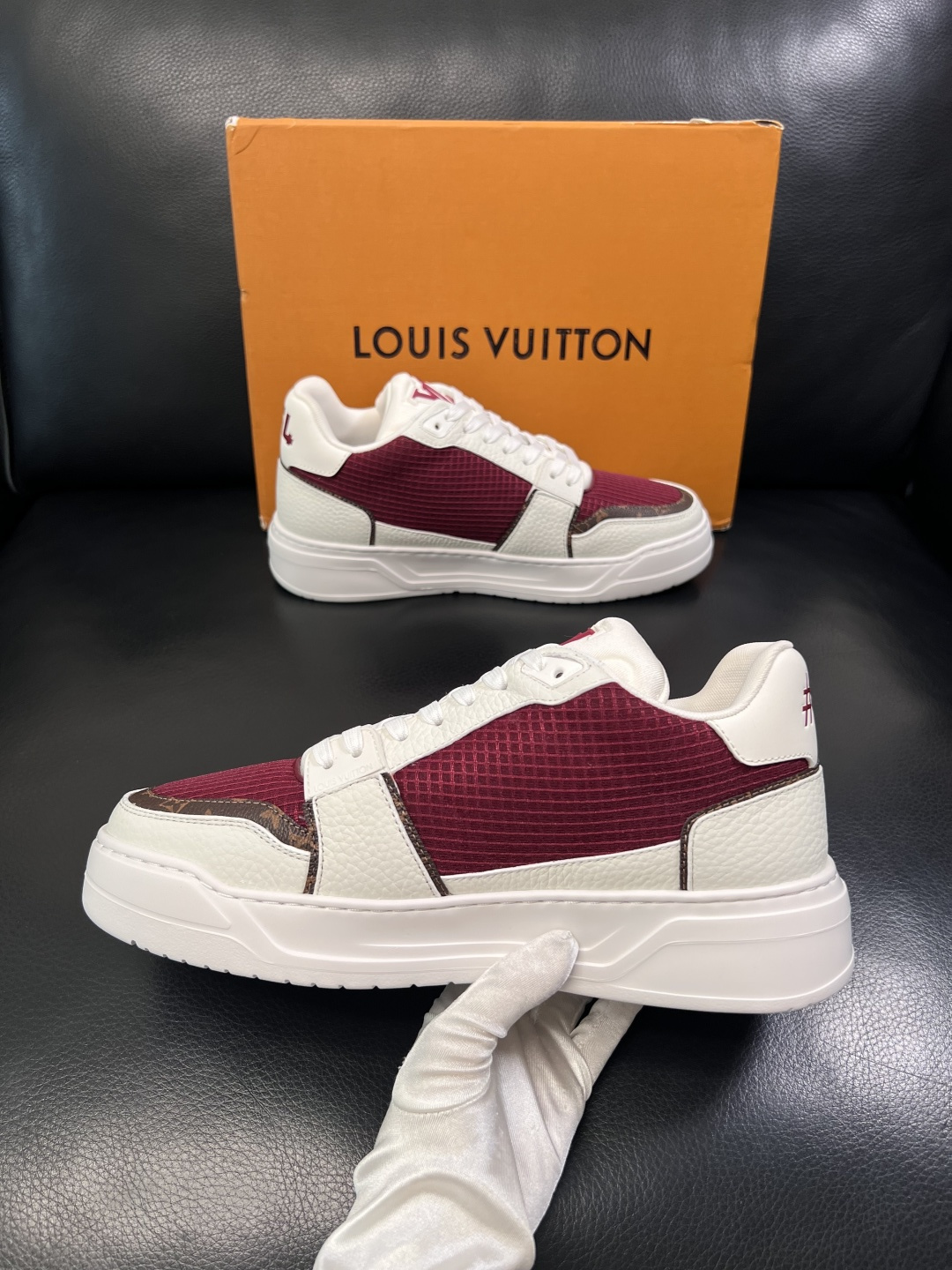 Lv  高品质  顶级工艺品  路易威登，运动板鞋专柜同步，鞋面意大利进口，高品质拼接缤纷色彩复杂工艺品