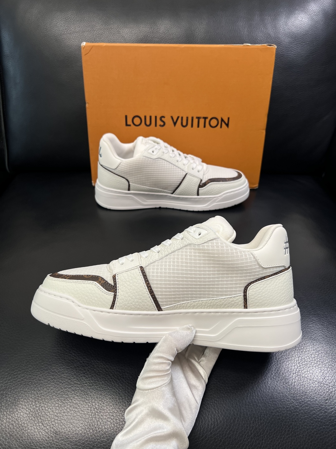 Lv  高品质  顶级工艺品  路易威登，运动板鞋专柜同步，鞋面意大利进口，高品质拼接缤纷色彩复杂工艺品