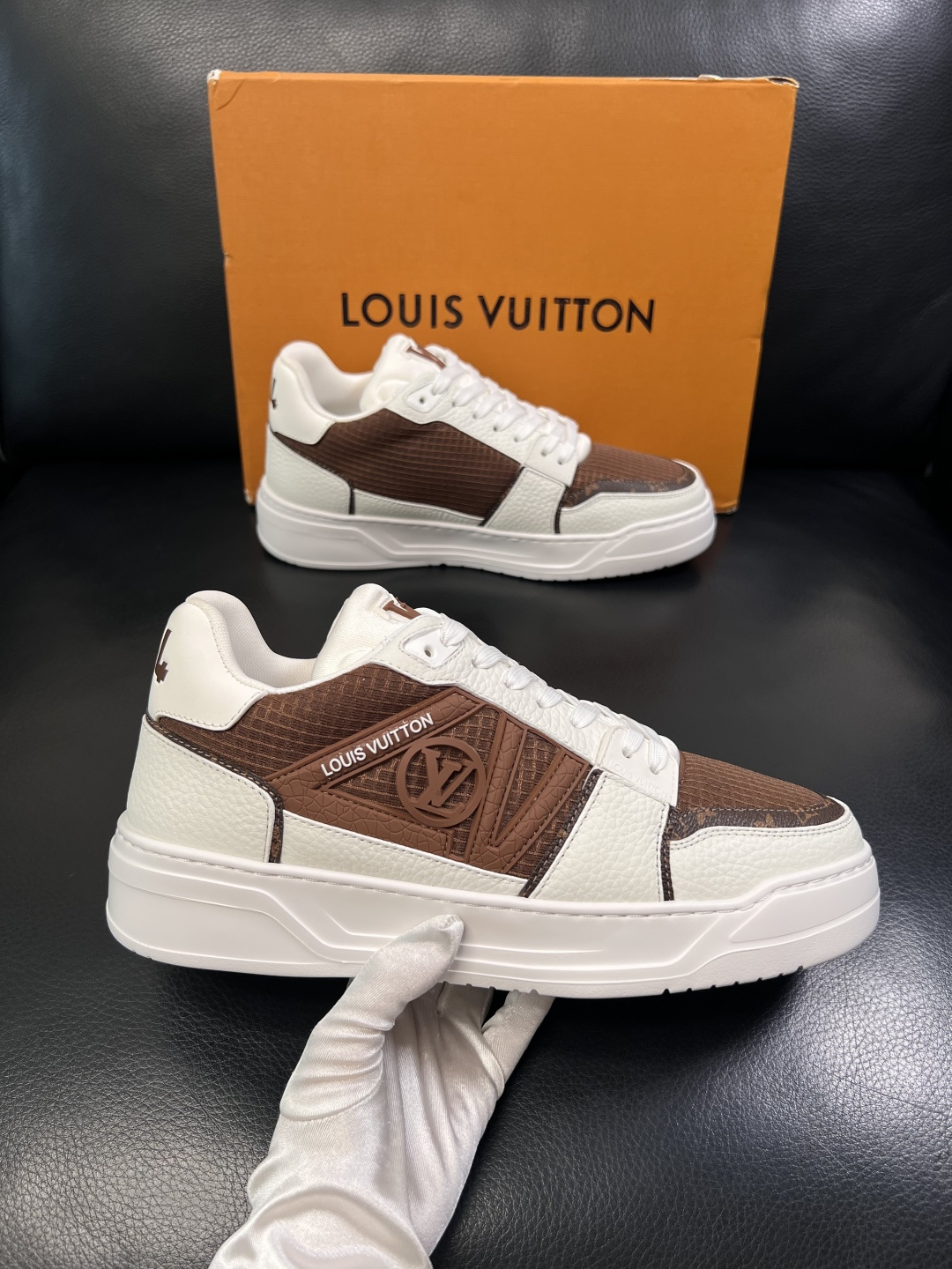 Lv  高品质  顶级工艺品  路易威登，运动板鞋专柜同步，鞋面意大利进口，高品质拼接缤纷色彩复杂工艺品