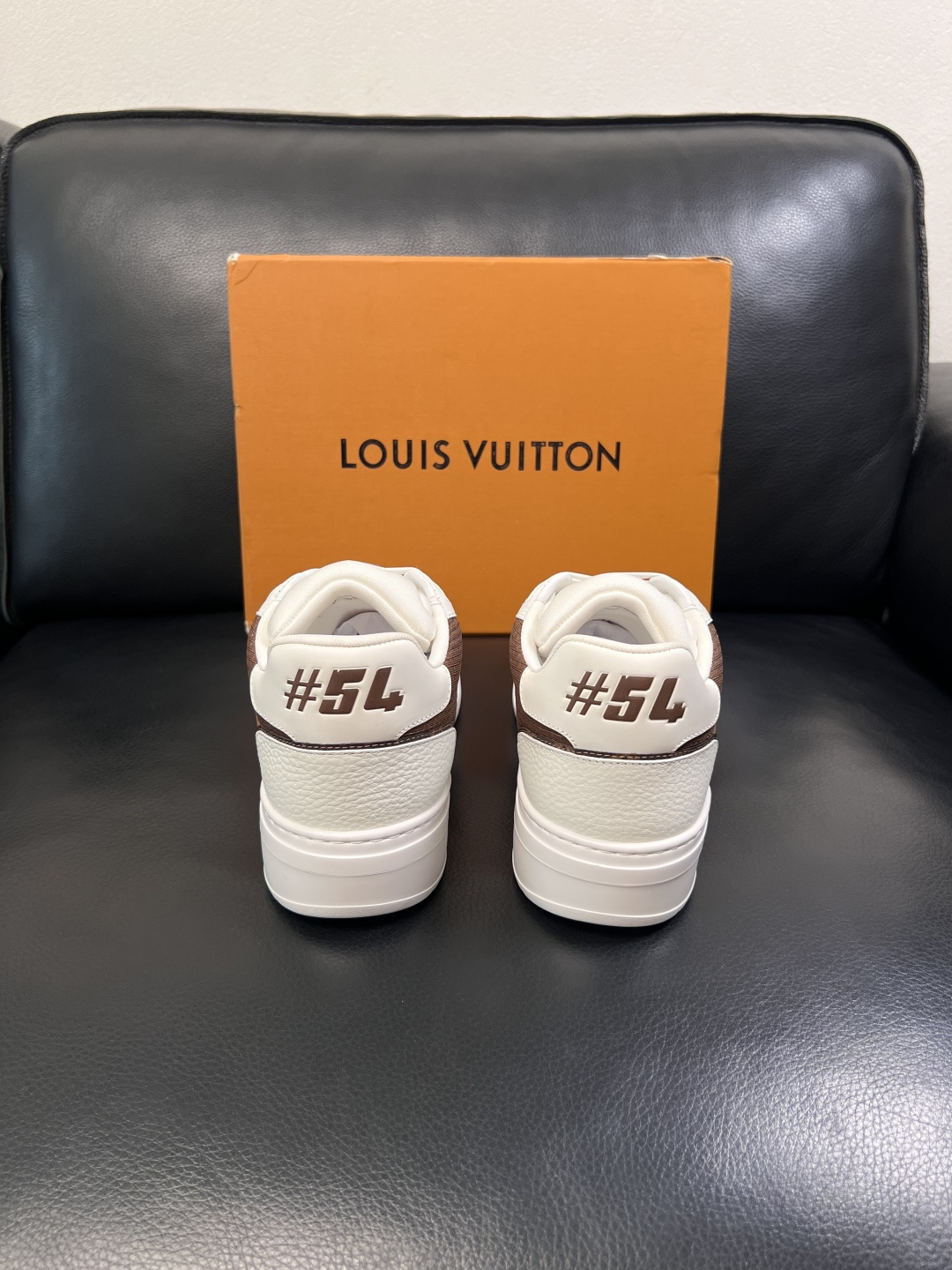 Lv  高品质  顶级工艺品  路易威登，运动板鞋专柜同步，鞋面意大利进口，高品质拼接缤纷色彩复杂工艺品