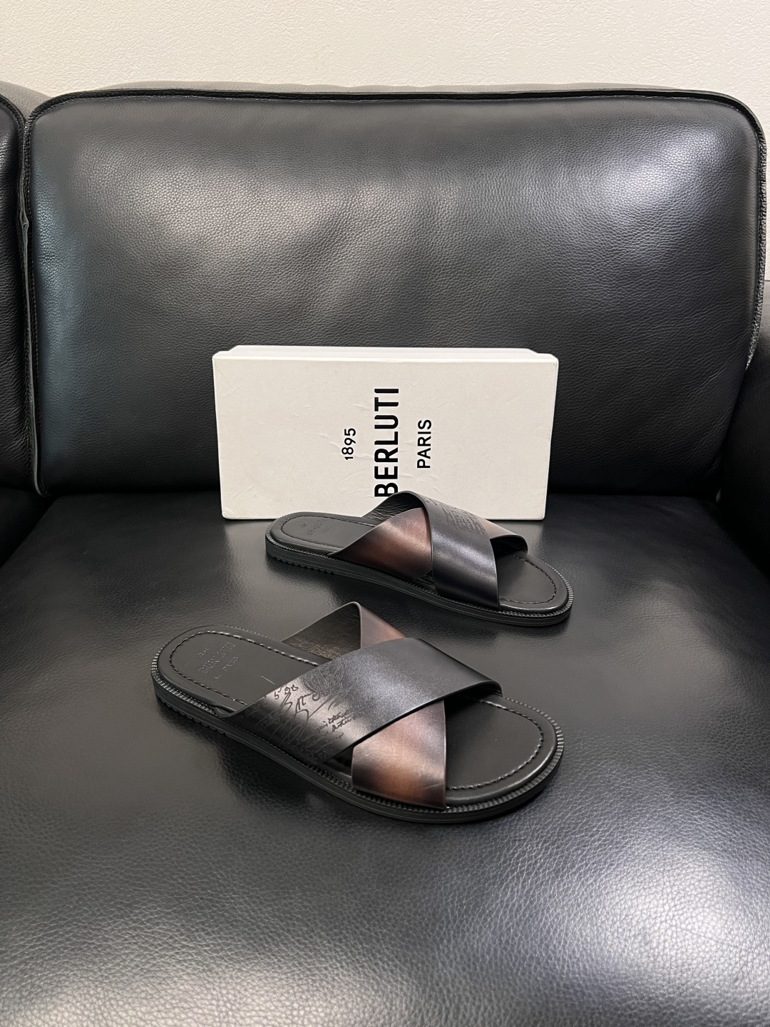 Berluti  高品质  顶级工艺品  布鲁提  拖鞋专柜同步发售原厂配置，意大利进口牛皮面料，全进口