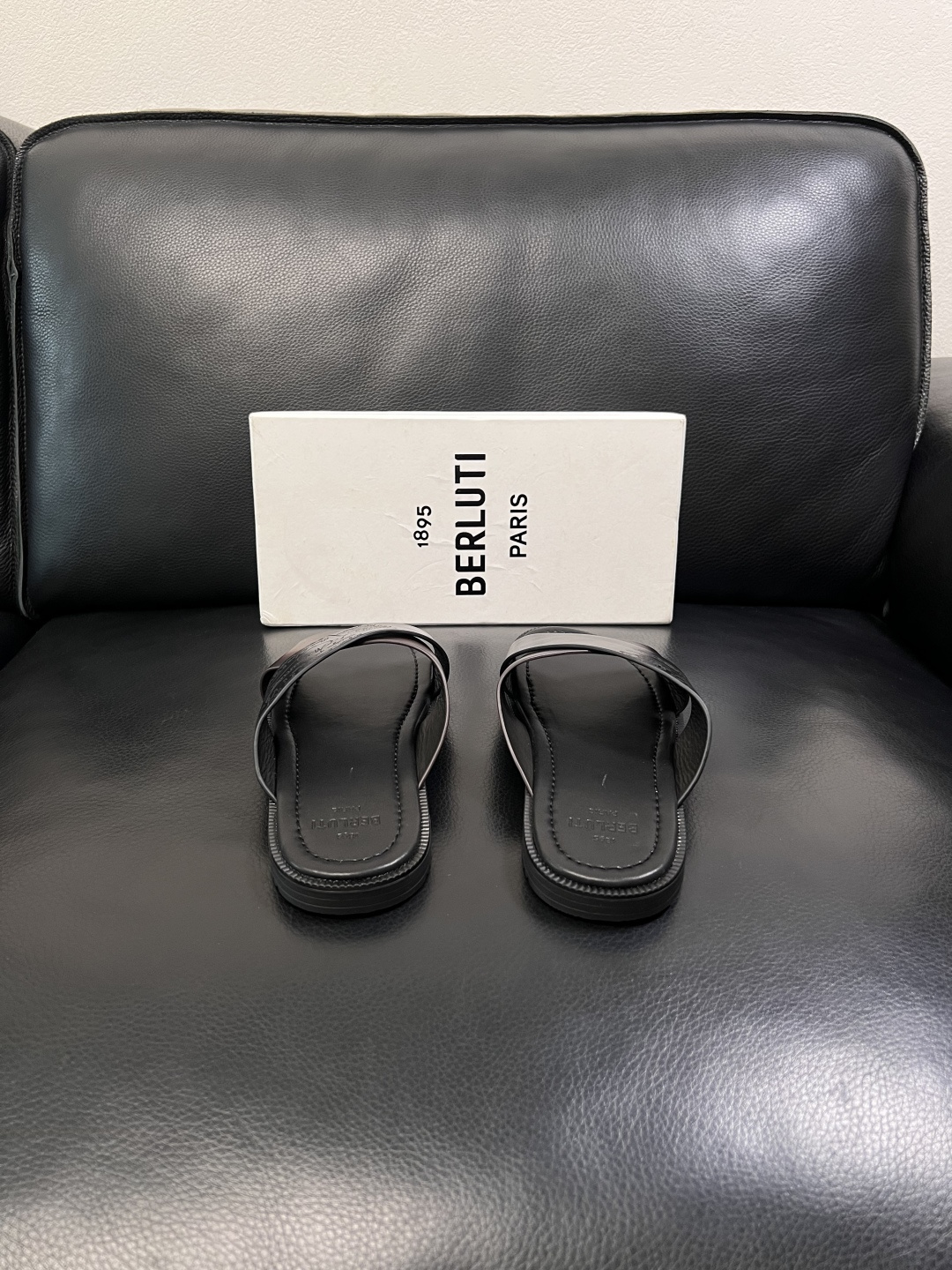 Berluti  高品质  顶级工艺品  布鲁提  拖鞋专柜同步发售原厂配置，意大利进口牛皮面料，全进口