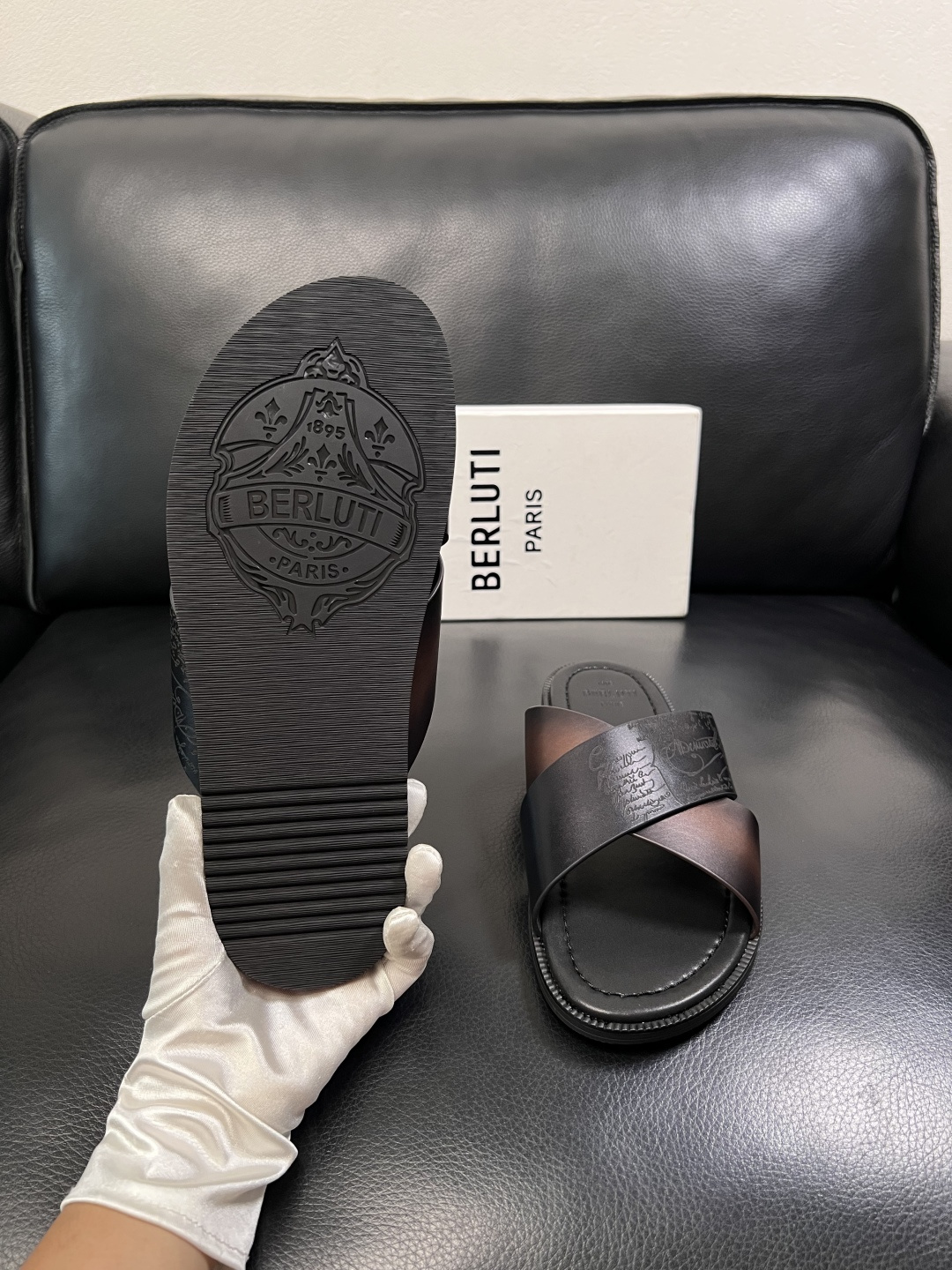 Berluti  高品质  顶级工艺品  布鲁提  拖鞋专柜同步发售原厂配置，意大利进口牛皮面料，全进口