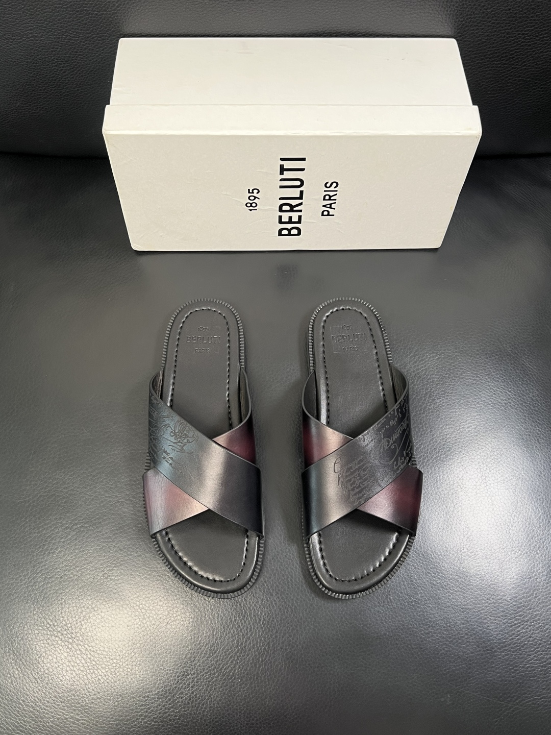 Berluti  高品质  顶级工艺品  布鲁提  拖鞋专柜同步发售原厂配置，意大利进口牛皮面料，全进口