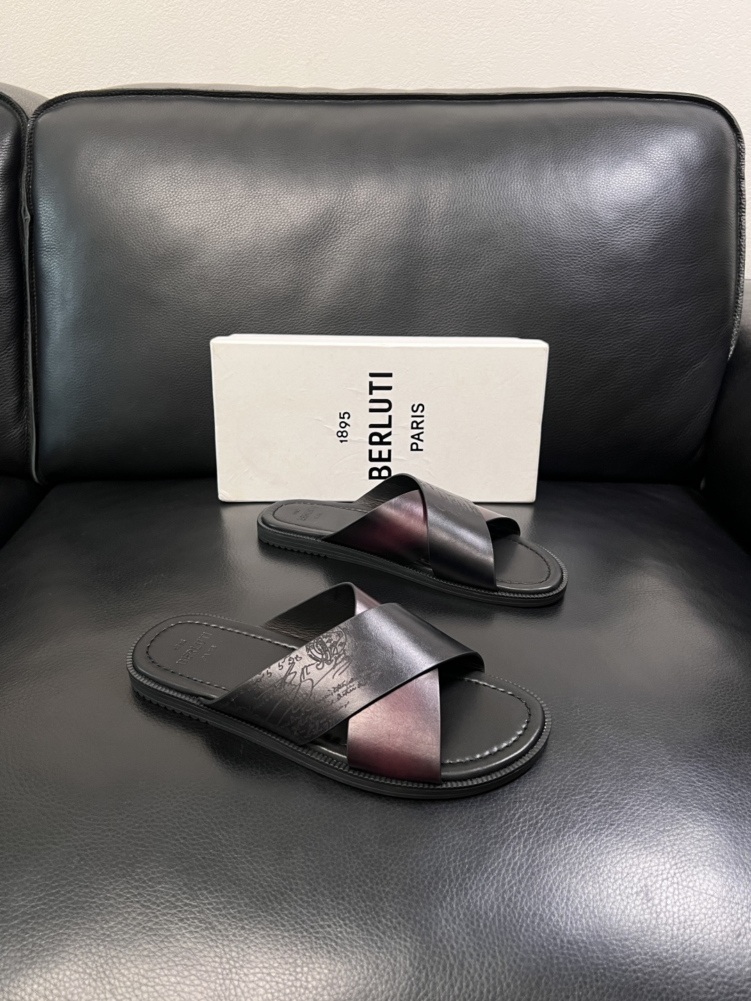 Berluti  高品质  顶级工艺品  布鲁提  拖鞋专柜同步发售原厂配置，意大利进口牛皮面料，全进口