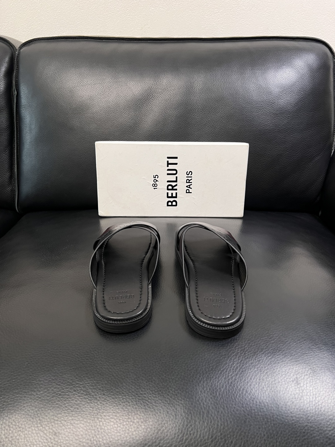 Berluti  高品质  顶级工艺品  布鲁提  拖鞋专柜同步发售原厂配置，意大利进口牛皮面料，全进口