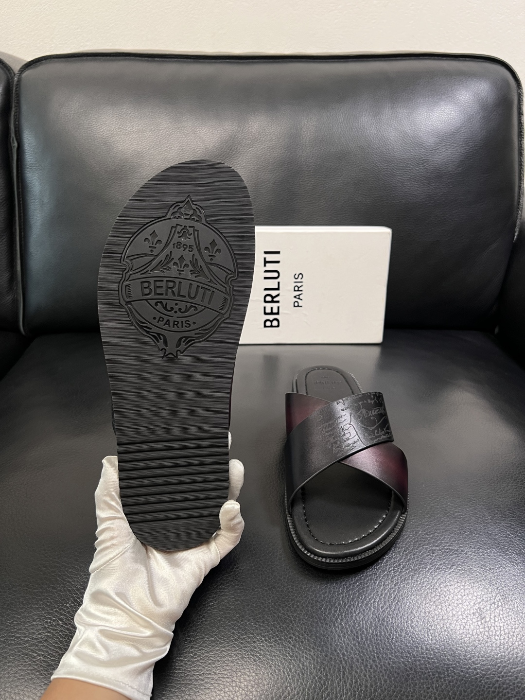 Berluti  高品质  顶级工艺品  布鲁提  拖鞋专柜同步发售原厂配置，意大利进口牛皮面料，全进口