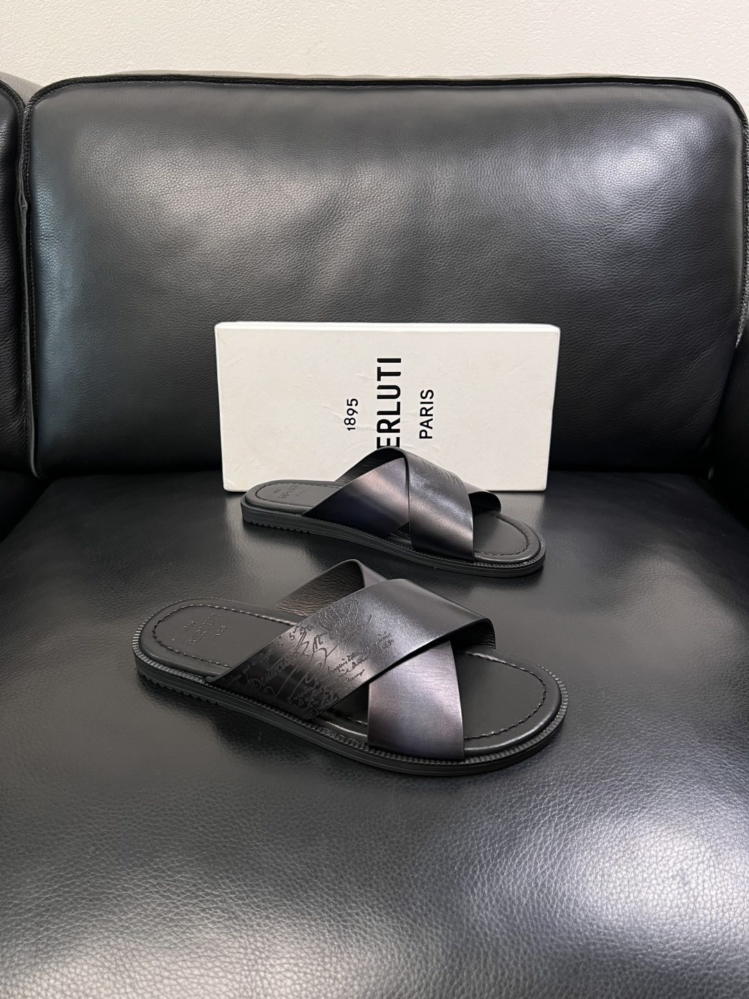Berluti  高品质  顶级工艺品  布鲁提  拖鞋专柜同步发售原厂配置，意大利进口牛皮面料，全进口