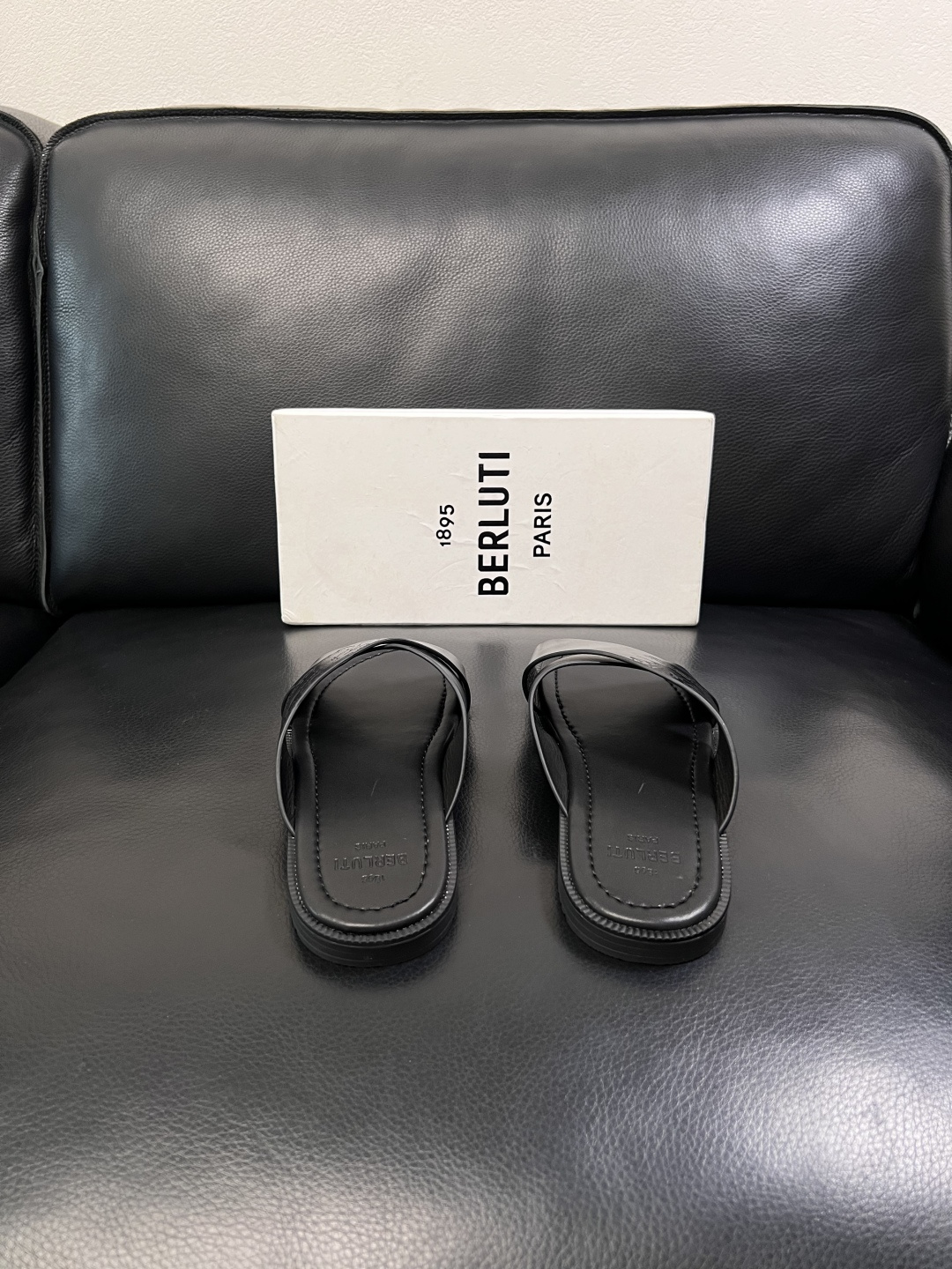 Berluti  高品质  顶级工艺品  布鲁提  拖鞋专柜同步发售原厂配置，意大利进口牛皮面料，全进口